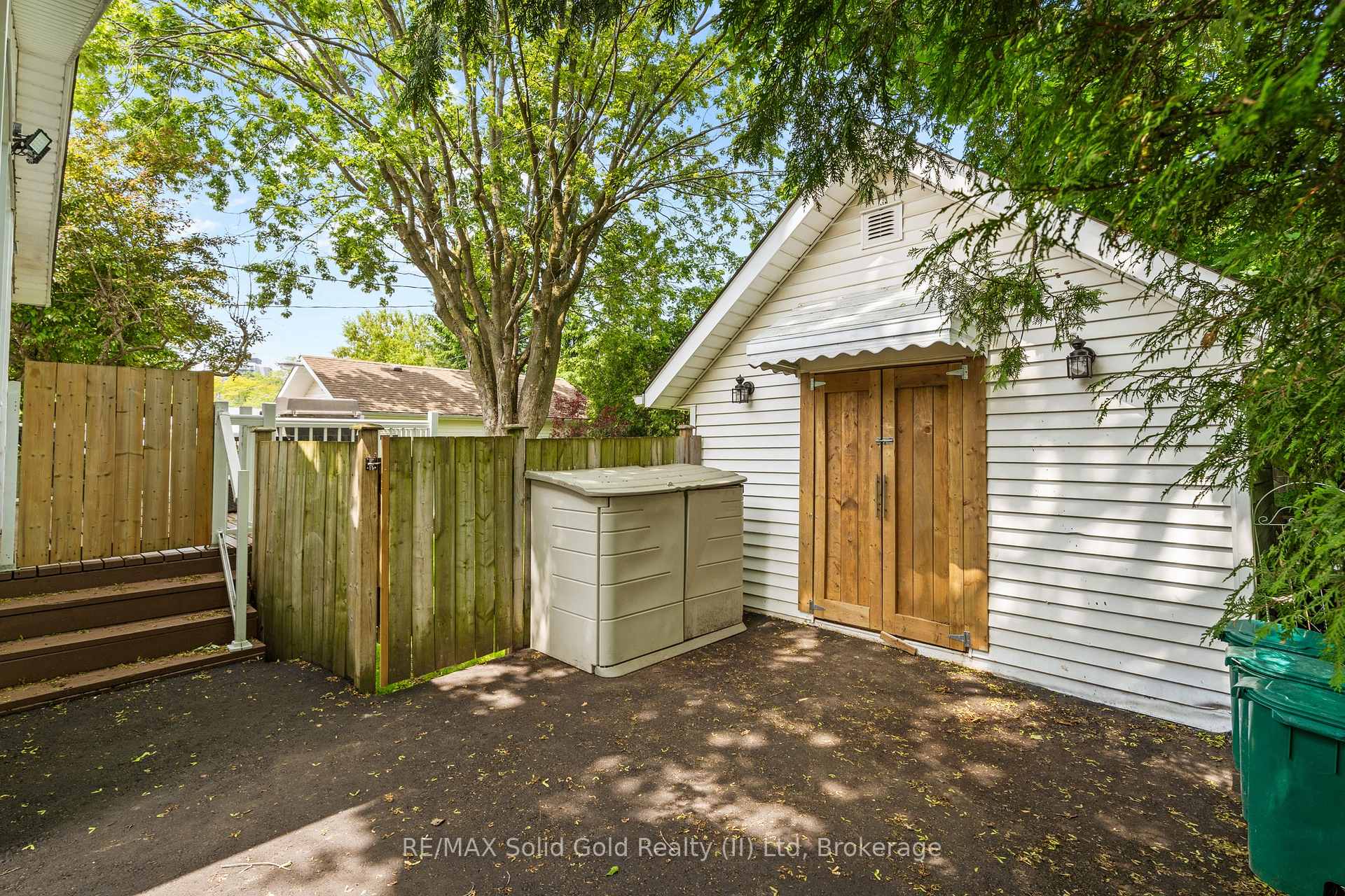 Photo 23 of 84 Elgin Crescent, Waterloo — HOMEH