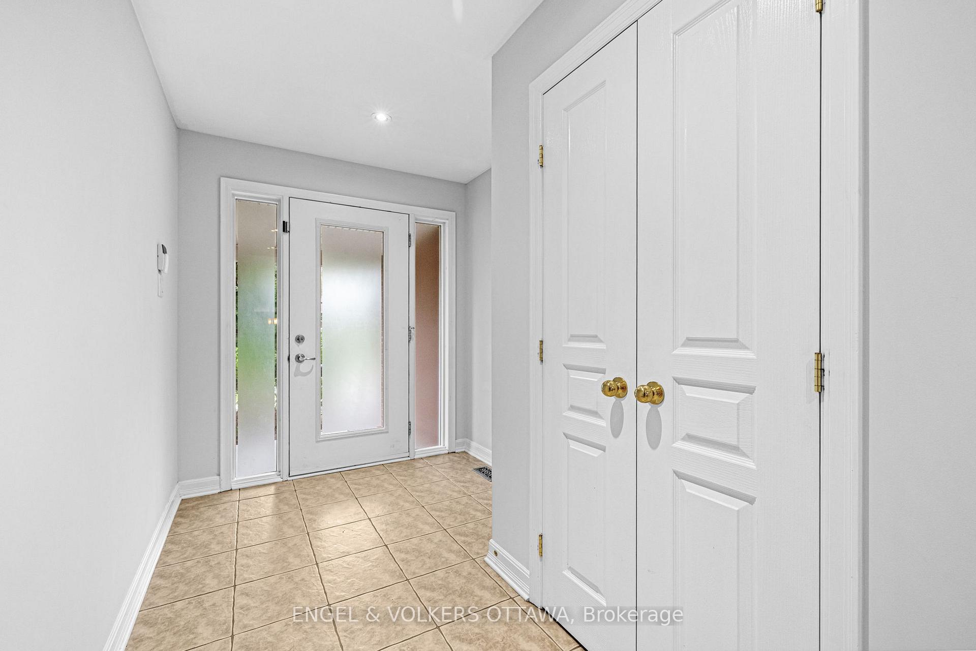 Photo 4 of 2368 Virginia Drive, Ottawa, Guildwood Estates - Urbandale Acres — HOMEH