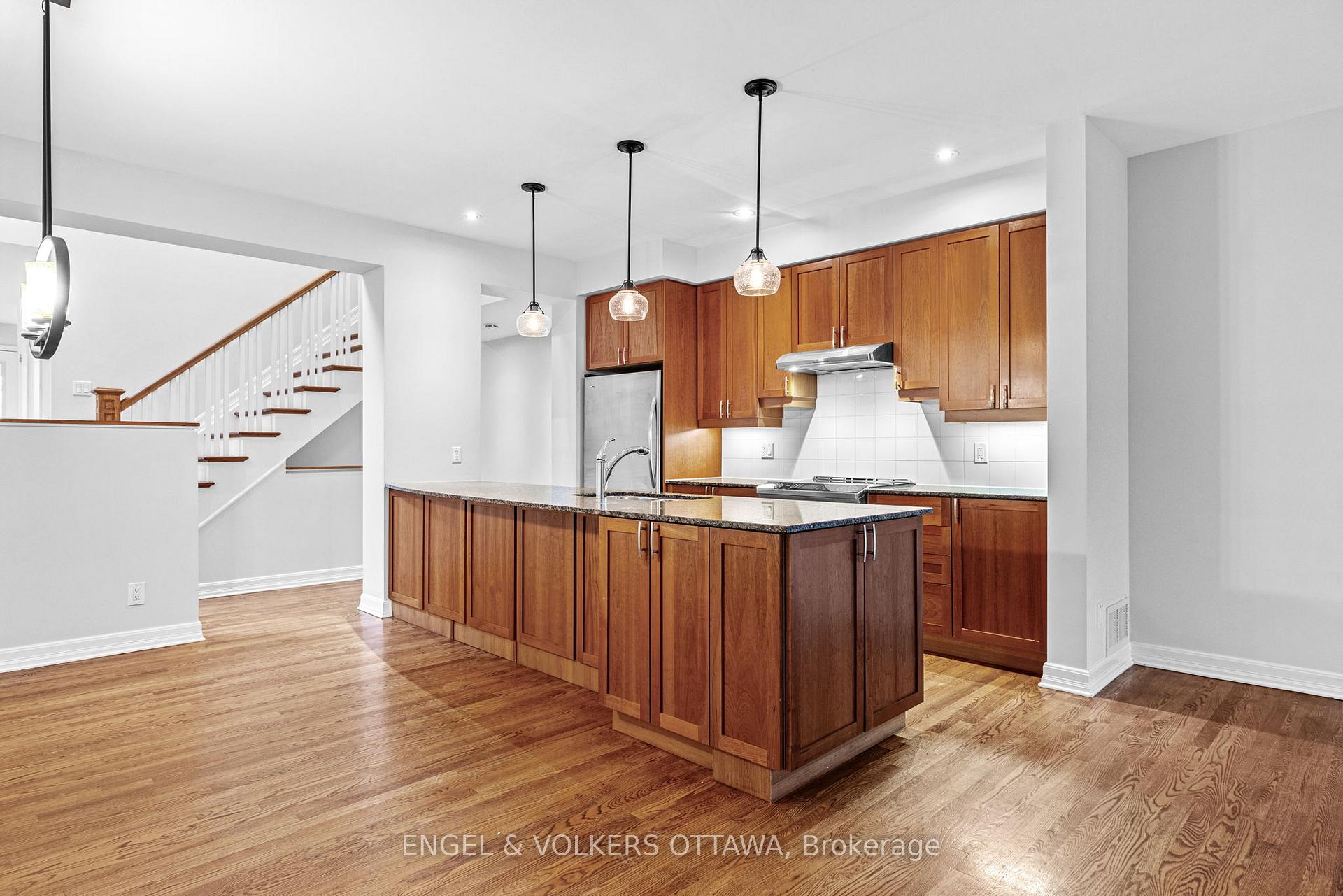 Photo 7 of 2368 Virginia Drive, Ottawa, Guildwood Estates - Urbandale Acres — HOMEH