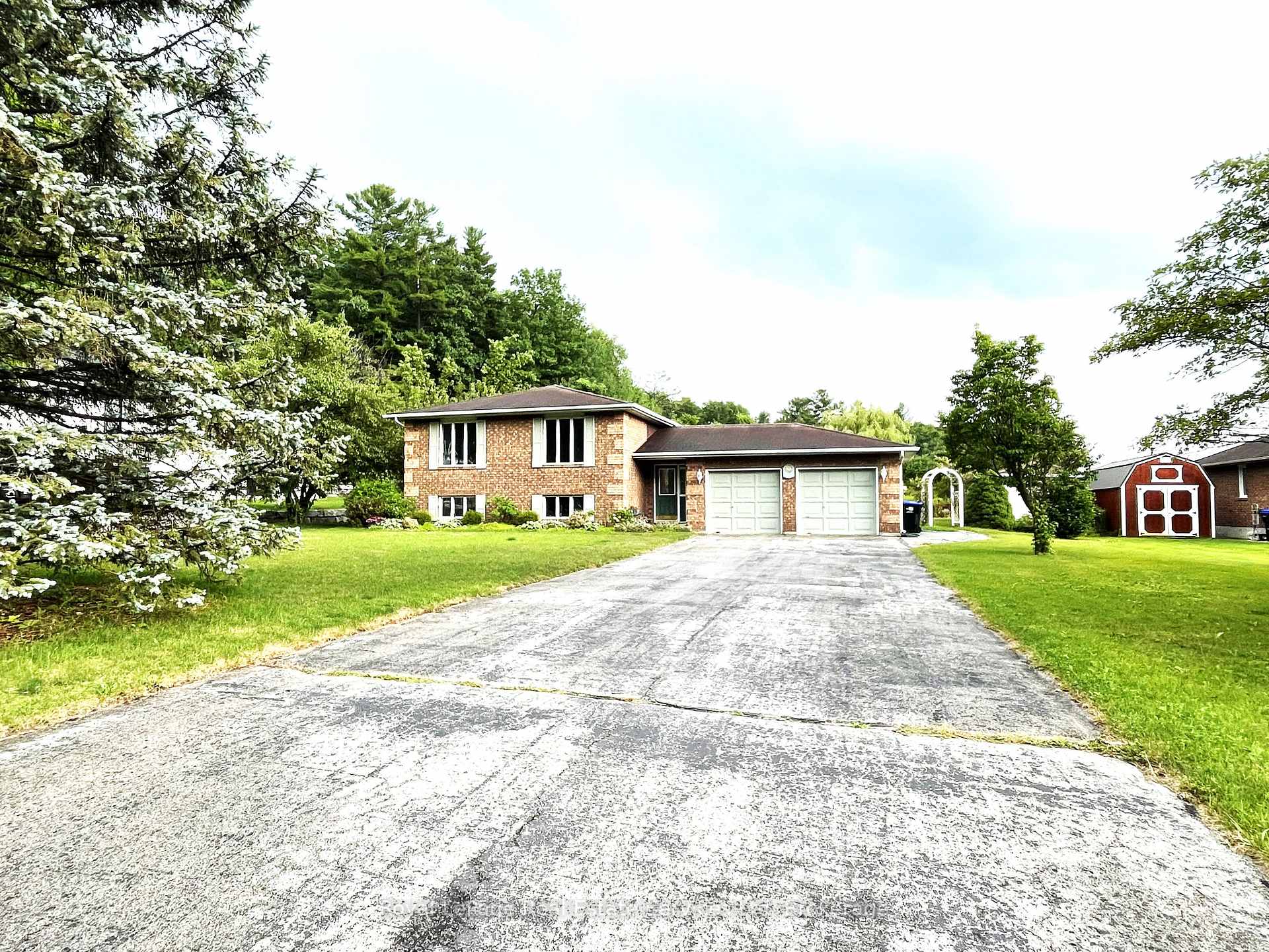 Front of 86 Wasaga Sands Drive N