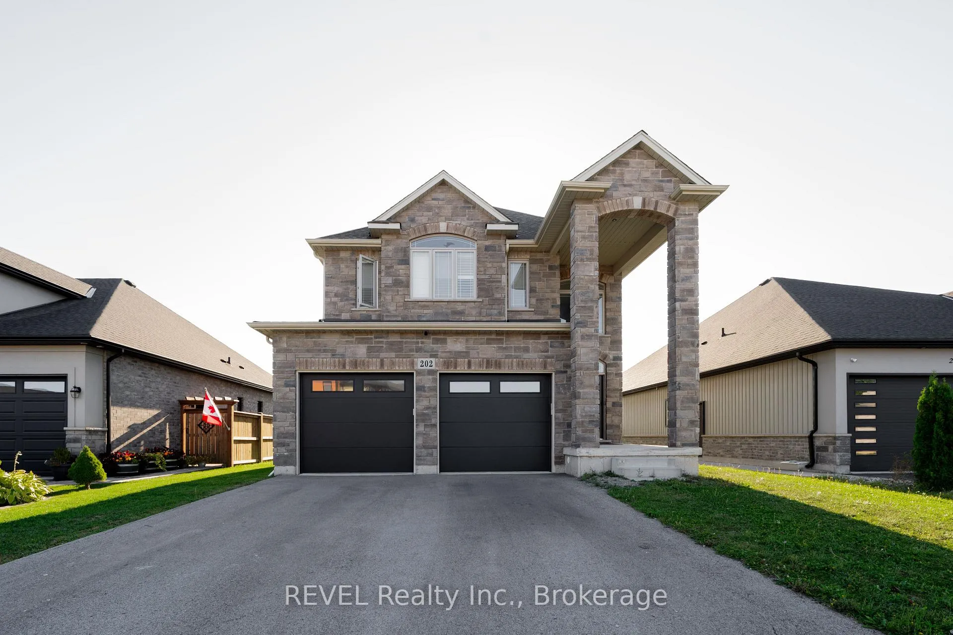 Photo 1 of 202 Viger Drive, Welland, Lincoln/Crowland — HOMEH