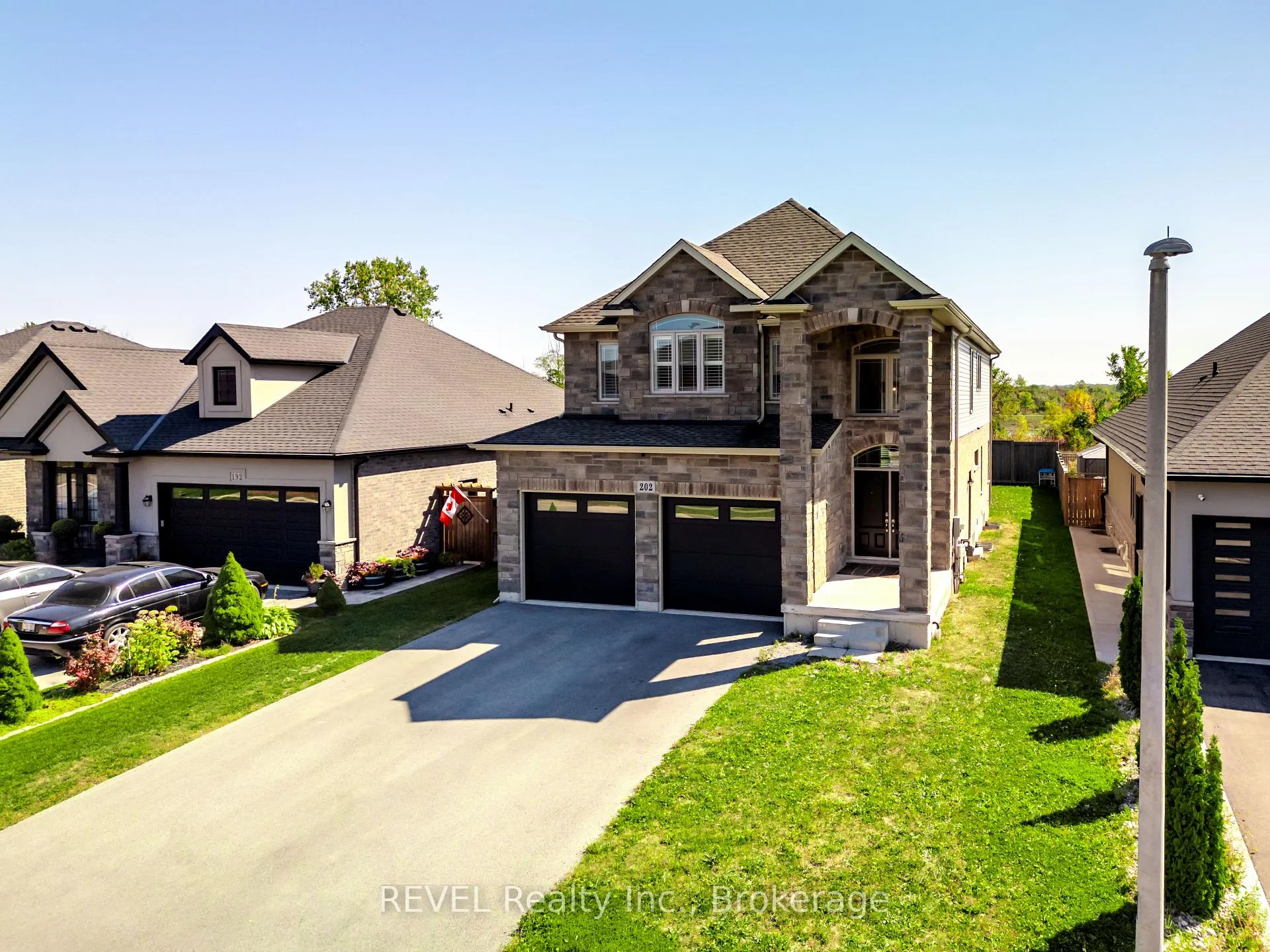 Photo 2 of 202 Viger Drive, Welland, Lincoln/Crowland — HOMEH