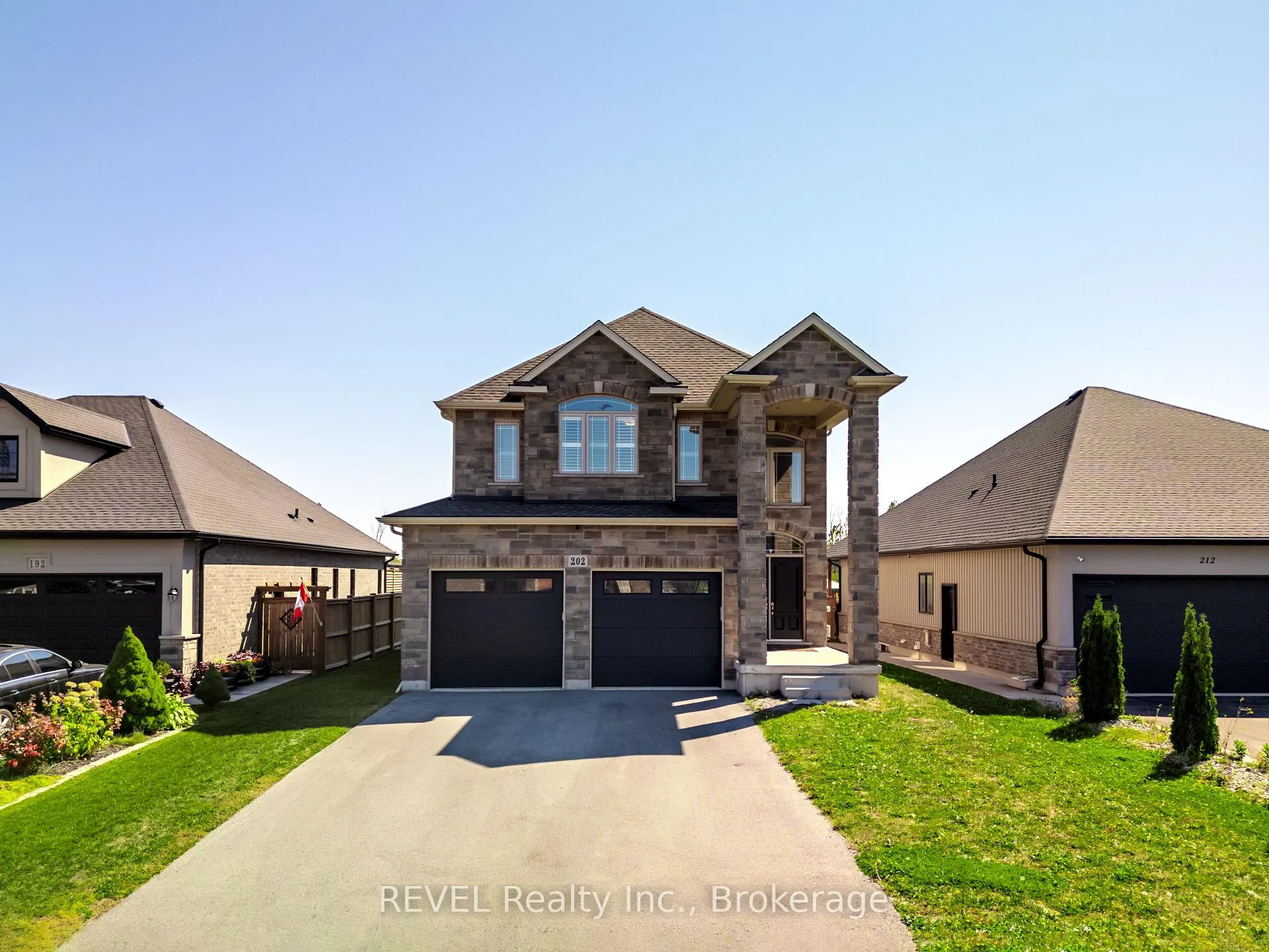 Photo 4 of 202 Viger Drive, Welland, Lincoln/Crowland — HOMEH