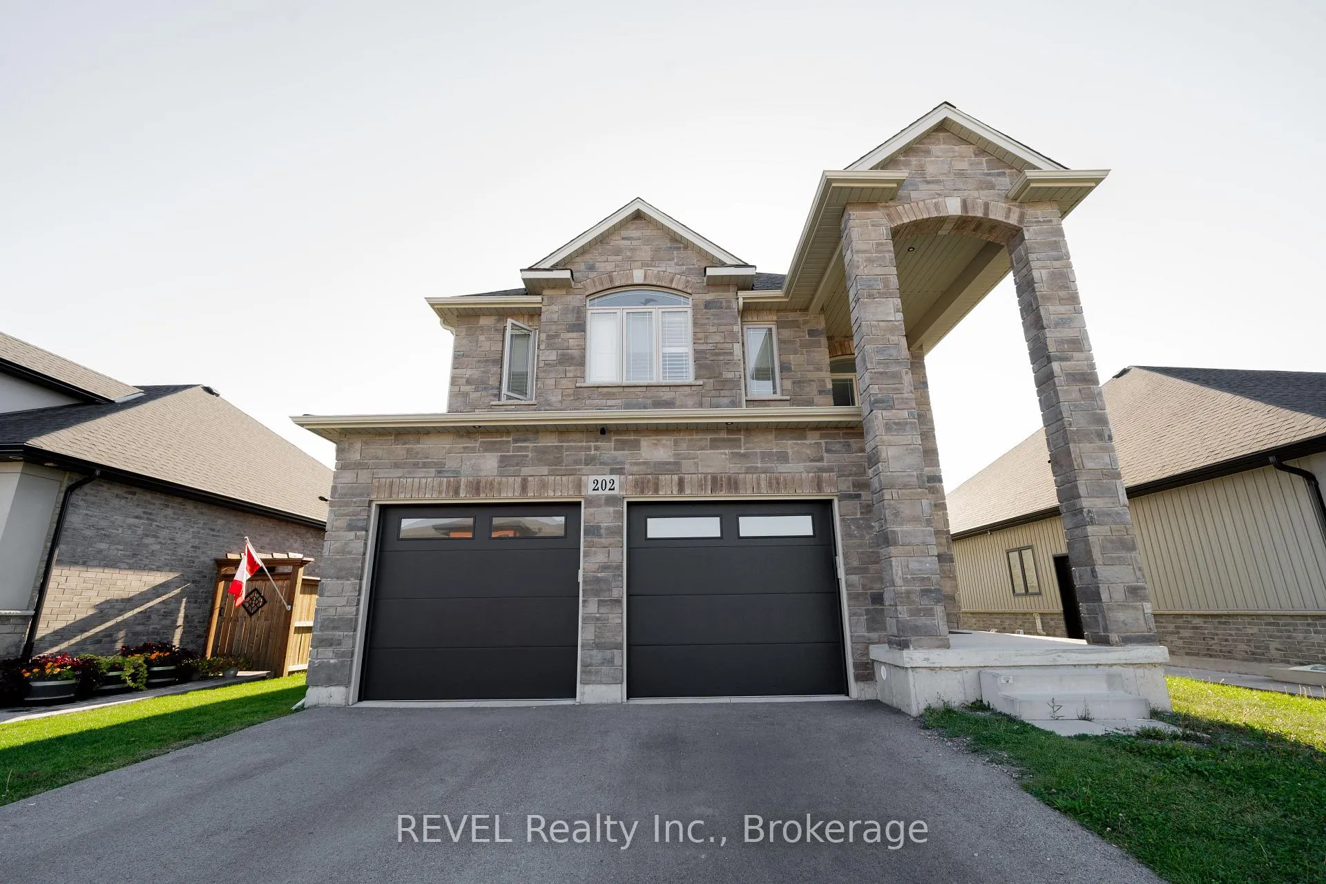 Photo 6 of 202 Viger Drive, Welland, Lincoln/Crowland — HOMEH