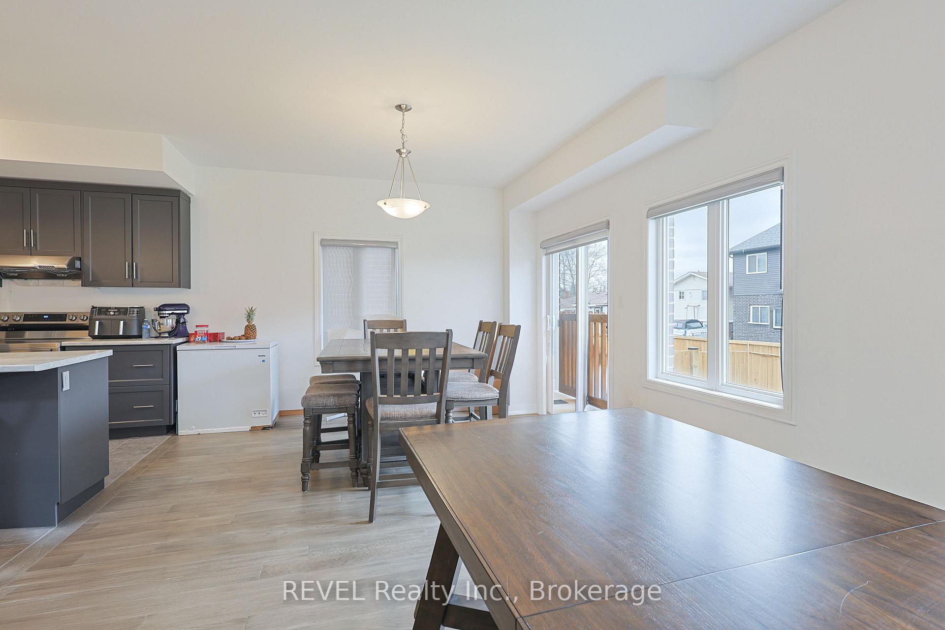 Photo 12 of 16 Mclaughlin Street, Welland, Lincoln/Crowland — HOMEH