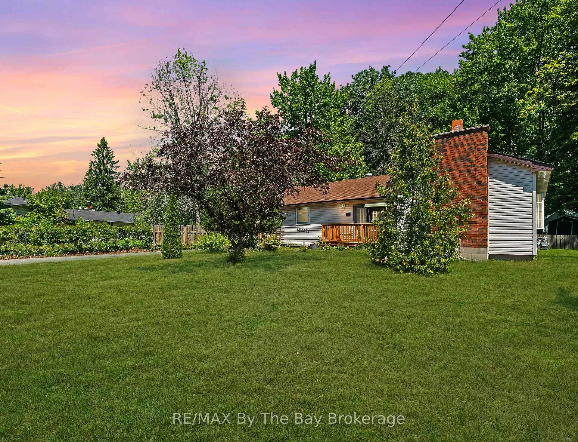 Photo 3 of 11 39th Street S, Wasaga Beach — HOMEH