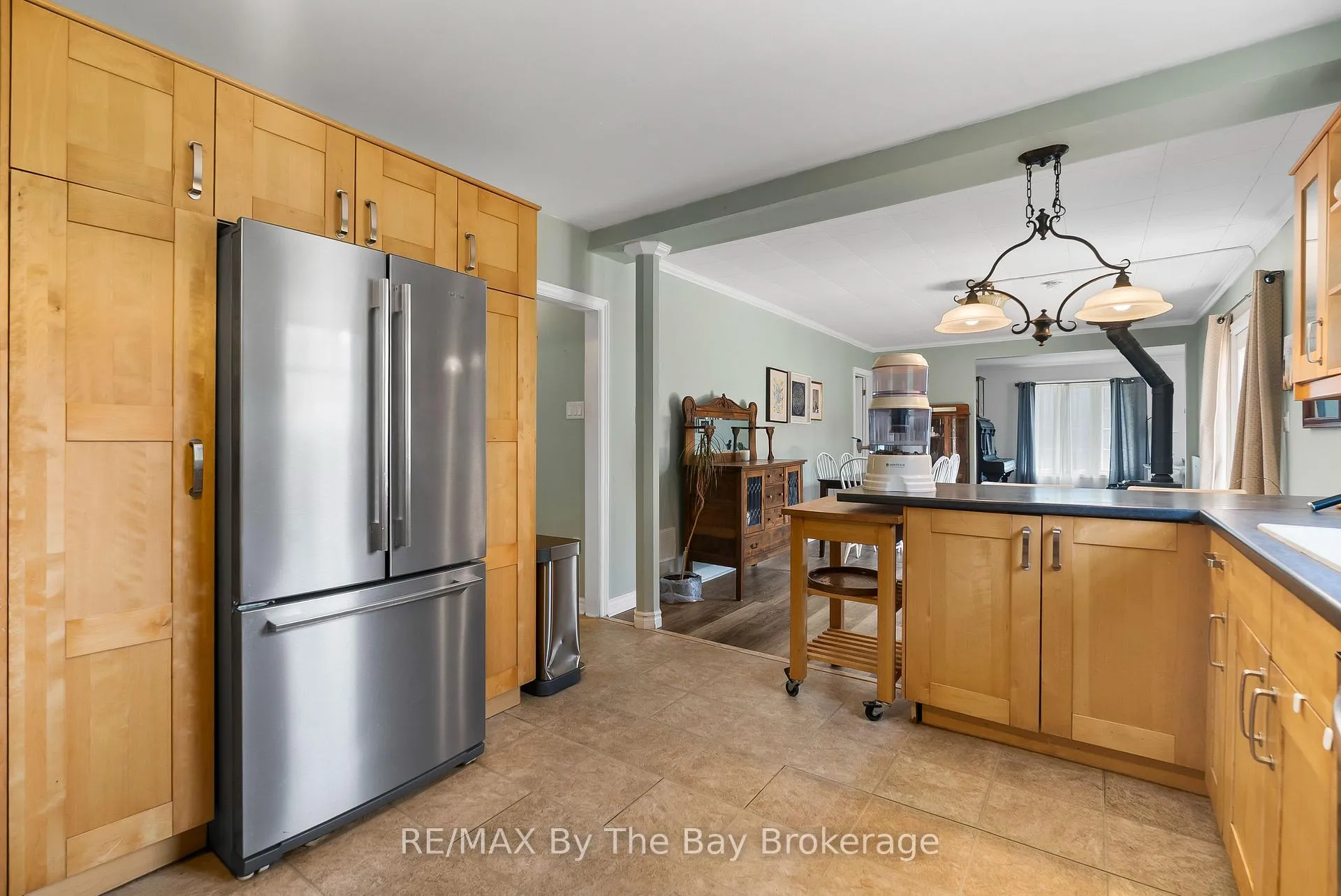 Photo 7 of 11 39th Street S, Wasaga Beach — HOMEH
