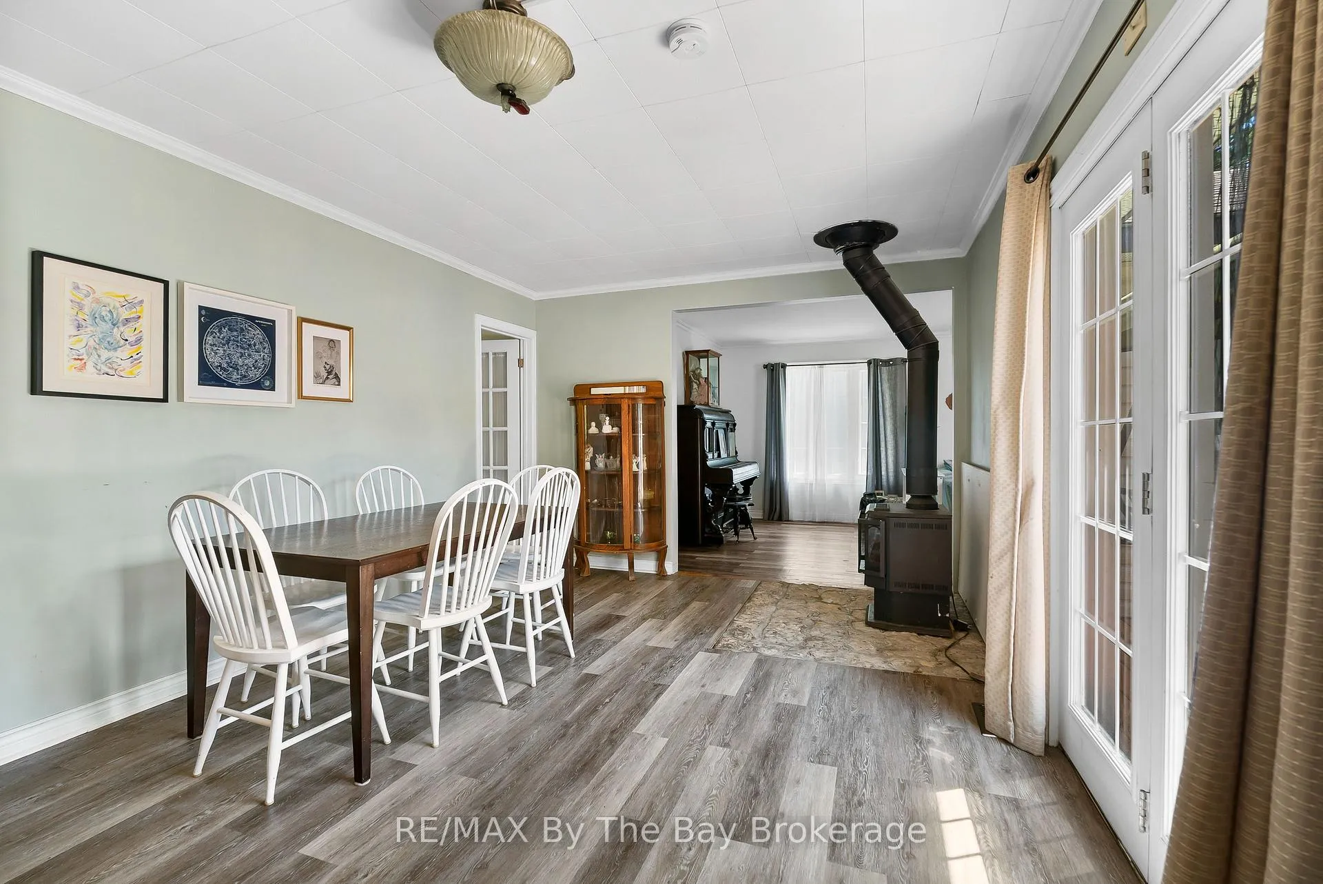 Photo 9 of 11 39th Street S, Wasaga Beach — HOMEH