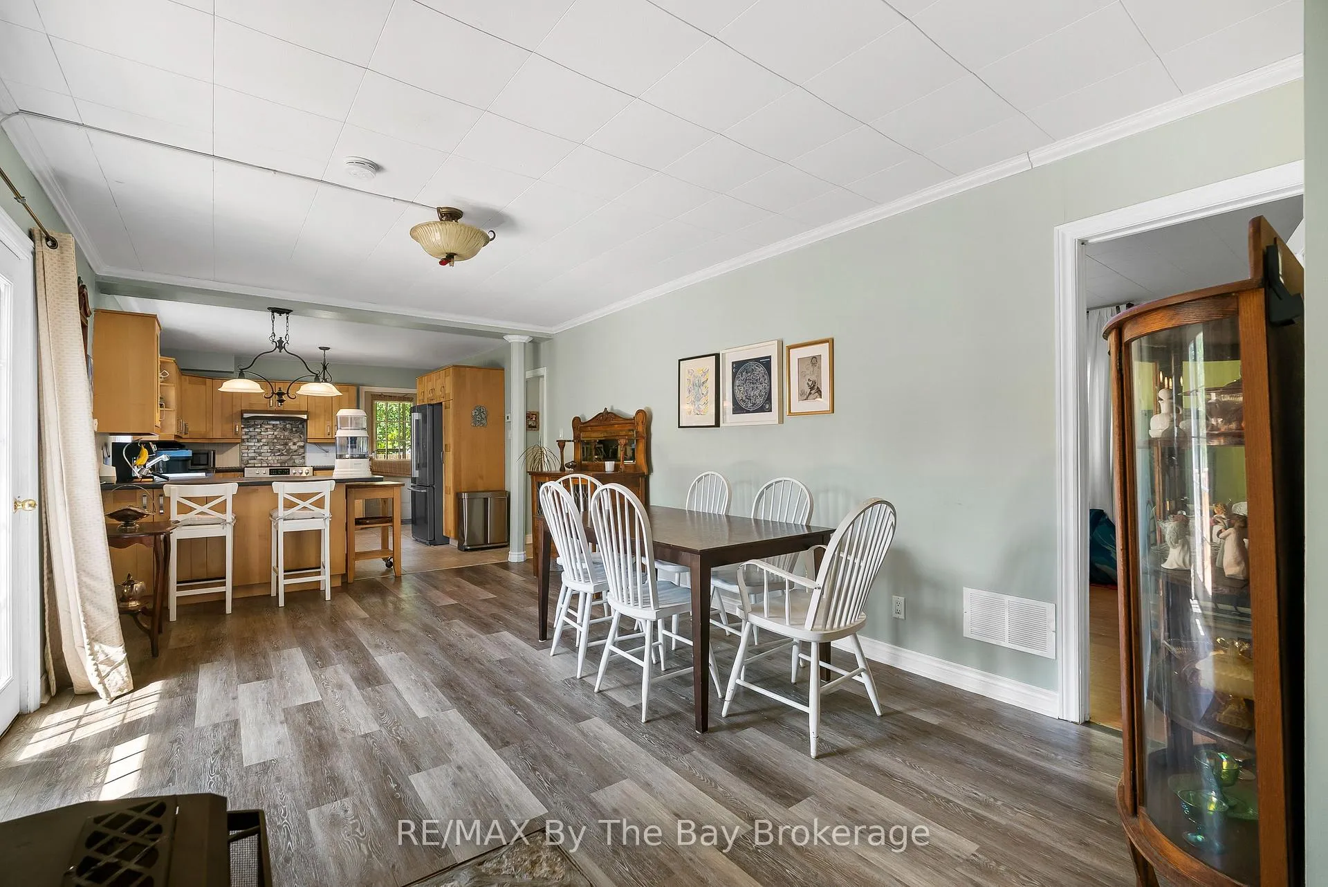 Photo 10 of 11 39th Street S, Wasaga Beach — HOMEH