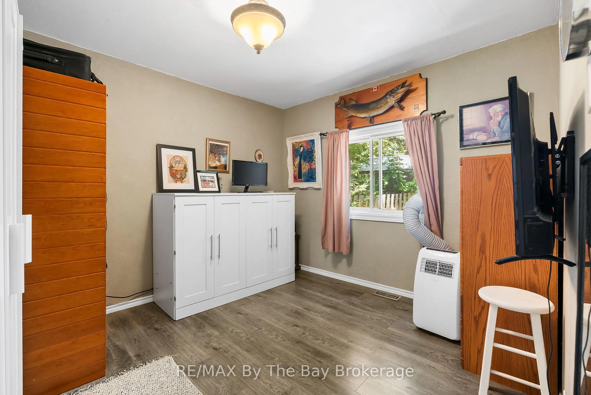 Photo 12 of 11 39th Street S, Wasaga Beach — HOMEH