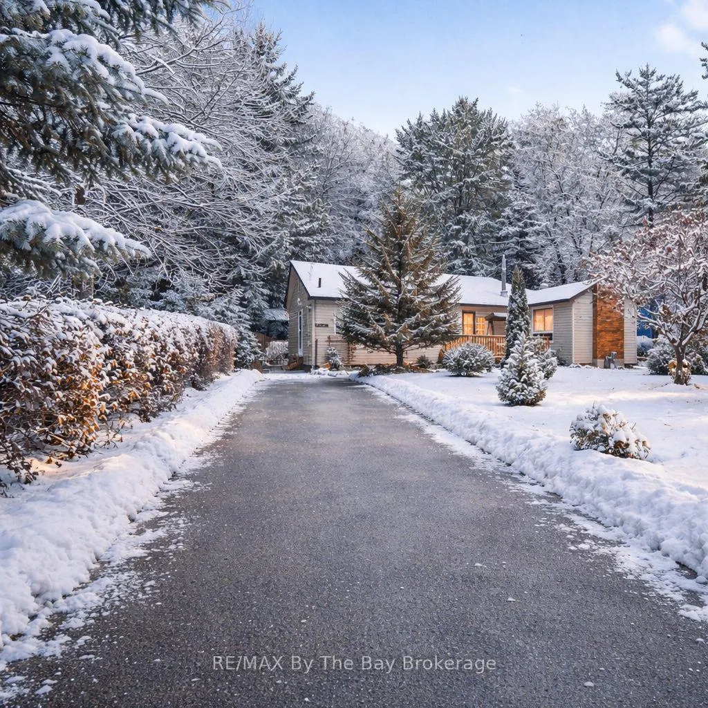 Photo 1 of 11 39th Street S, Wasaga Beach — HOMEH