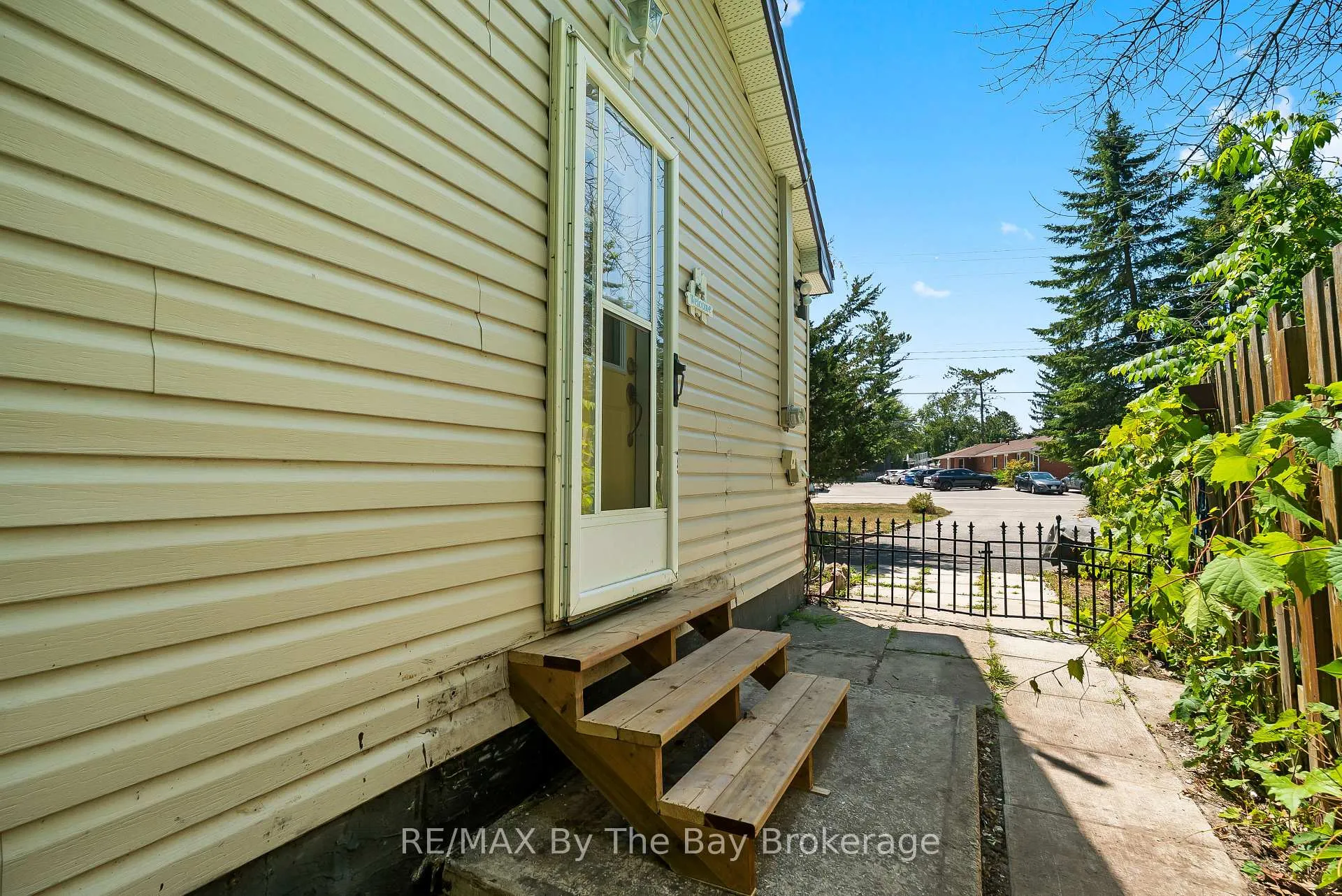 Photo 31 of 11 39th Street S, Wasaga Beach — HOMEH