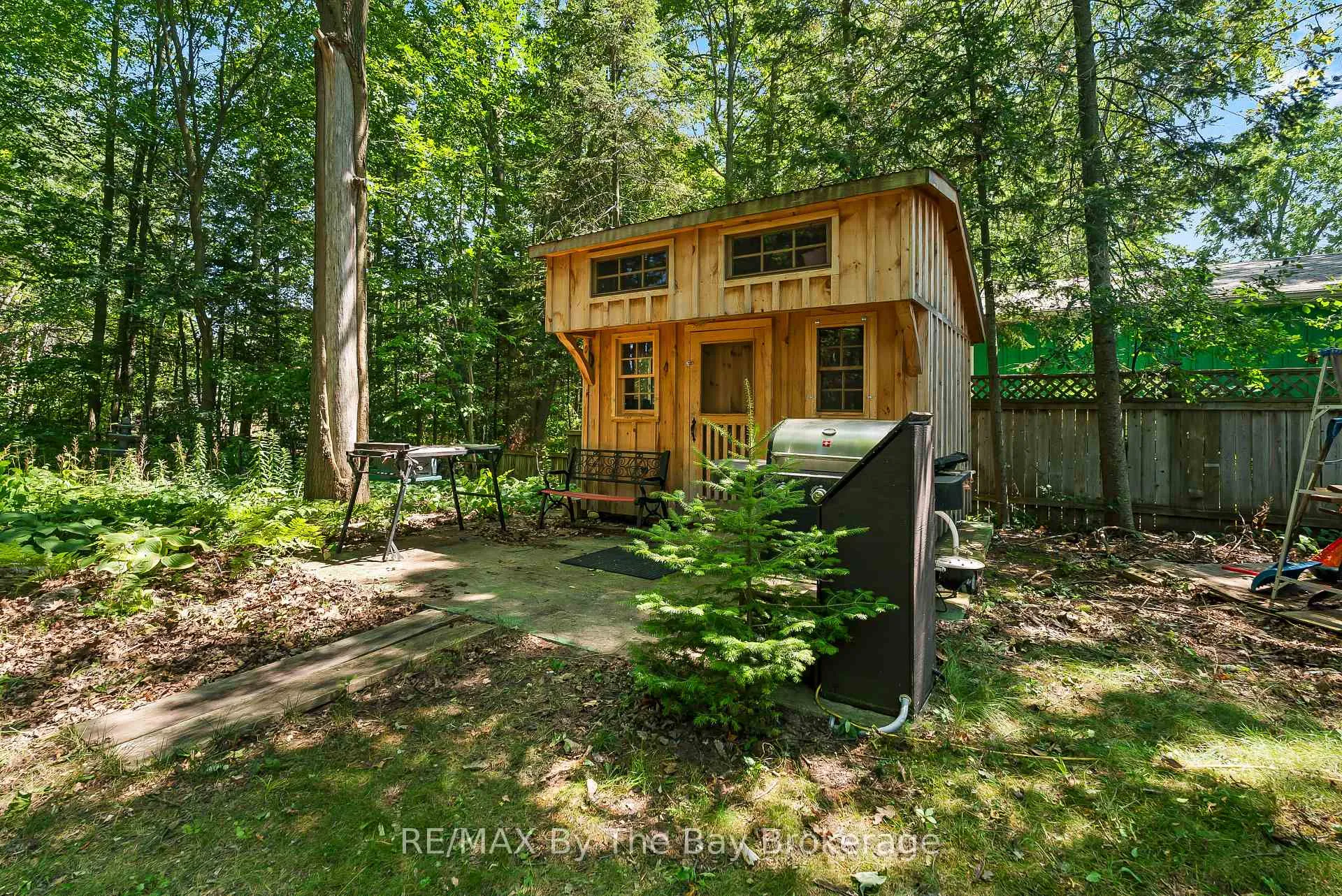 Photo 33 of 11 39th Street S, Wasaga Beach — HOMEH
