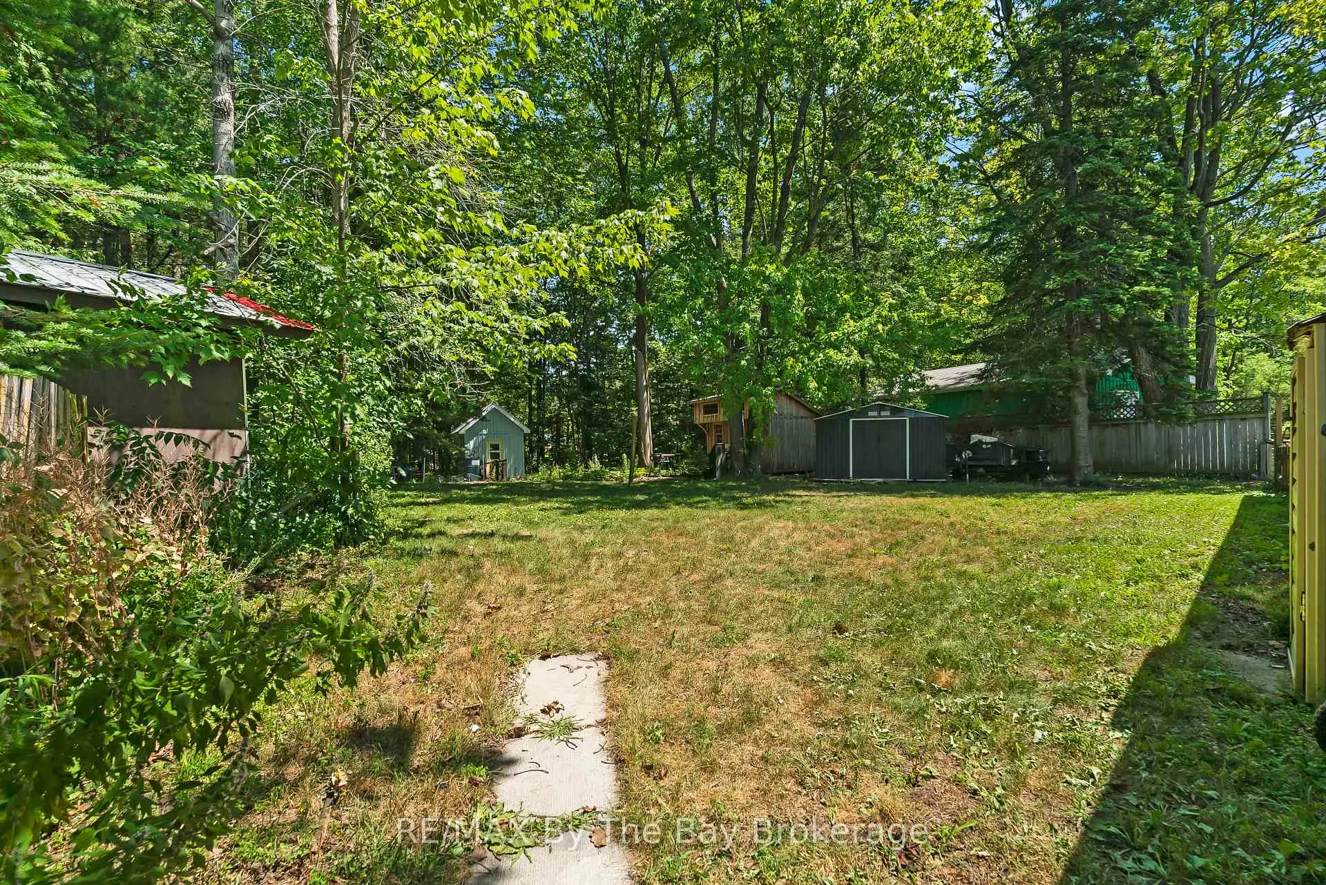 Photo 36 of 11 39th Street S, Wasaga Beach — HOMEH