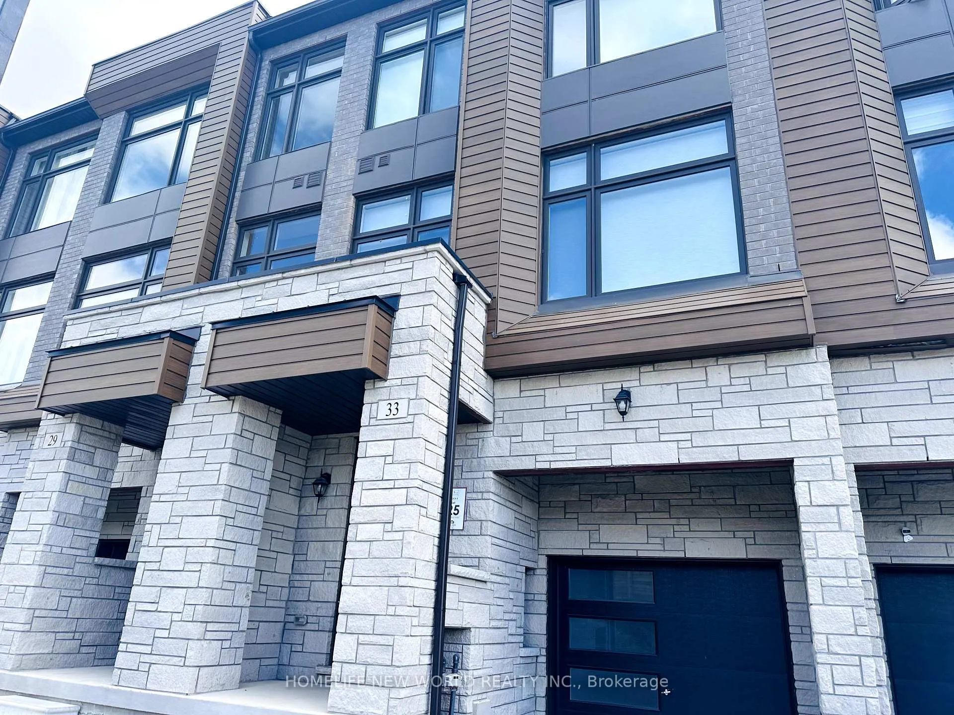 Photo 1 of 33 Drainie Street, Vaughan, Elder Mills — HOMEH
