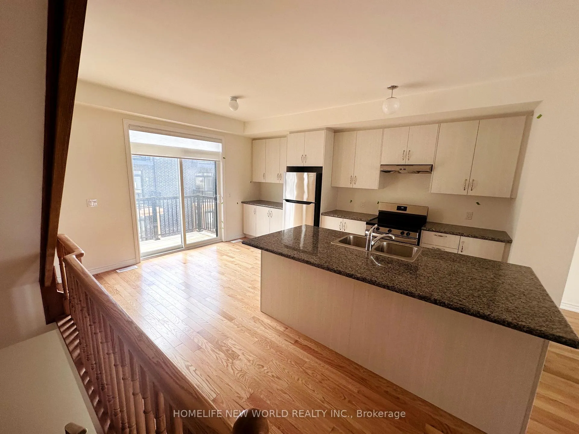 Photo 4 of 33 Drainie Street, Vaughan, Elder Mills — HOMEH