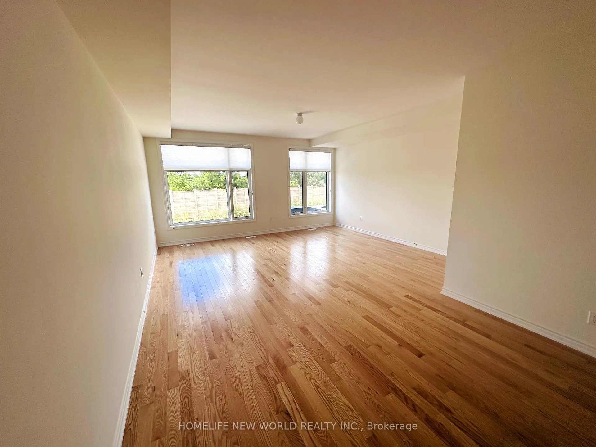 Photo 7 of 33 Drainie Street, Vaughan, Elder Mills — HOMEH