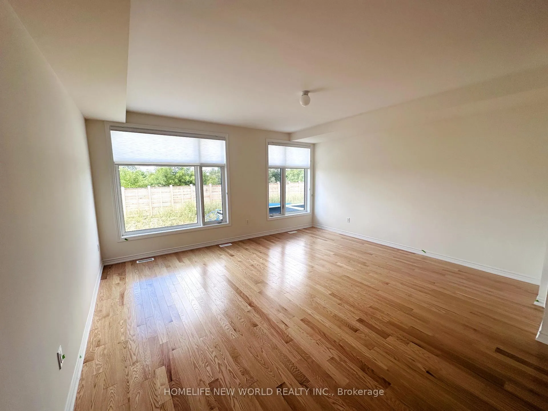 Photo 8 of 33 Drainie Street, Vaughan, Elder Mills — HOMEH