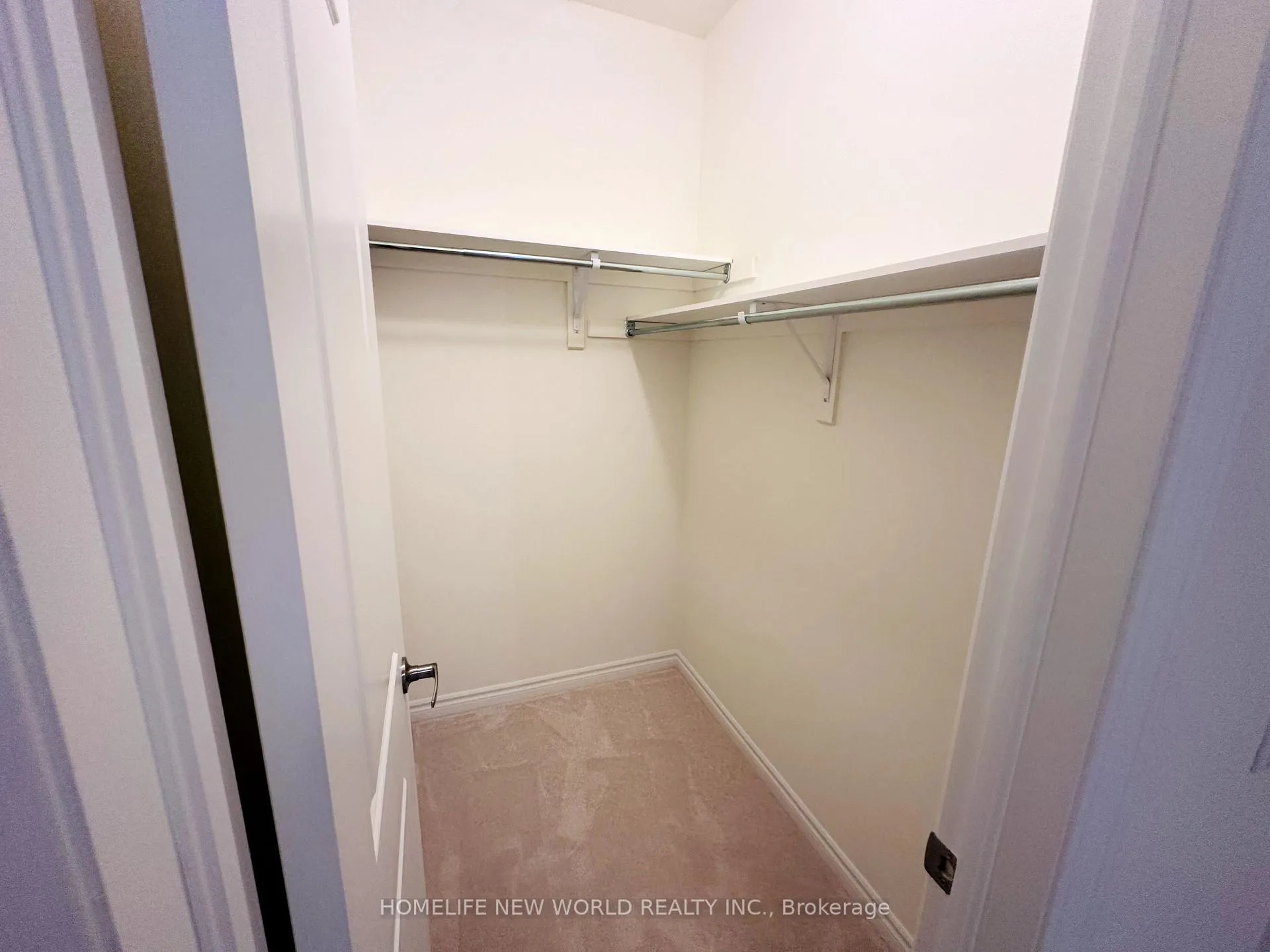 Photo 10 of 33 Drainie Street, Vaughan, Elder Mills — HOMEH