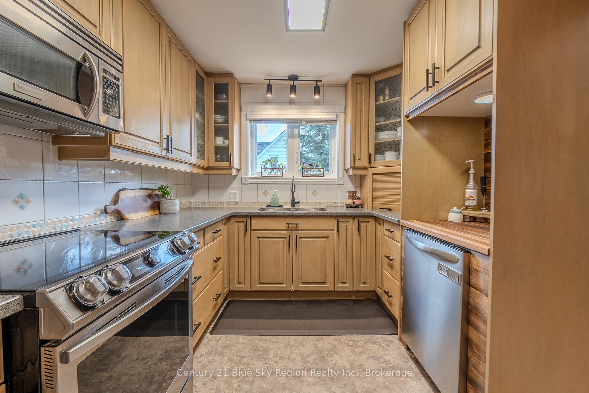 Photo 3 of 280 Arthur Street, West Nipissing, Sturgeon Falls — HOMEH