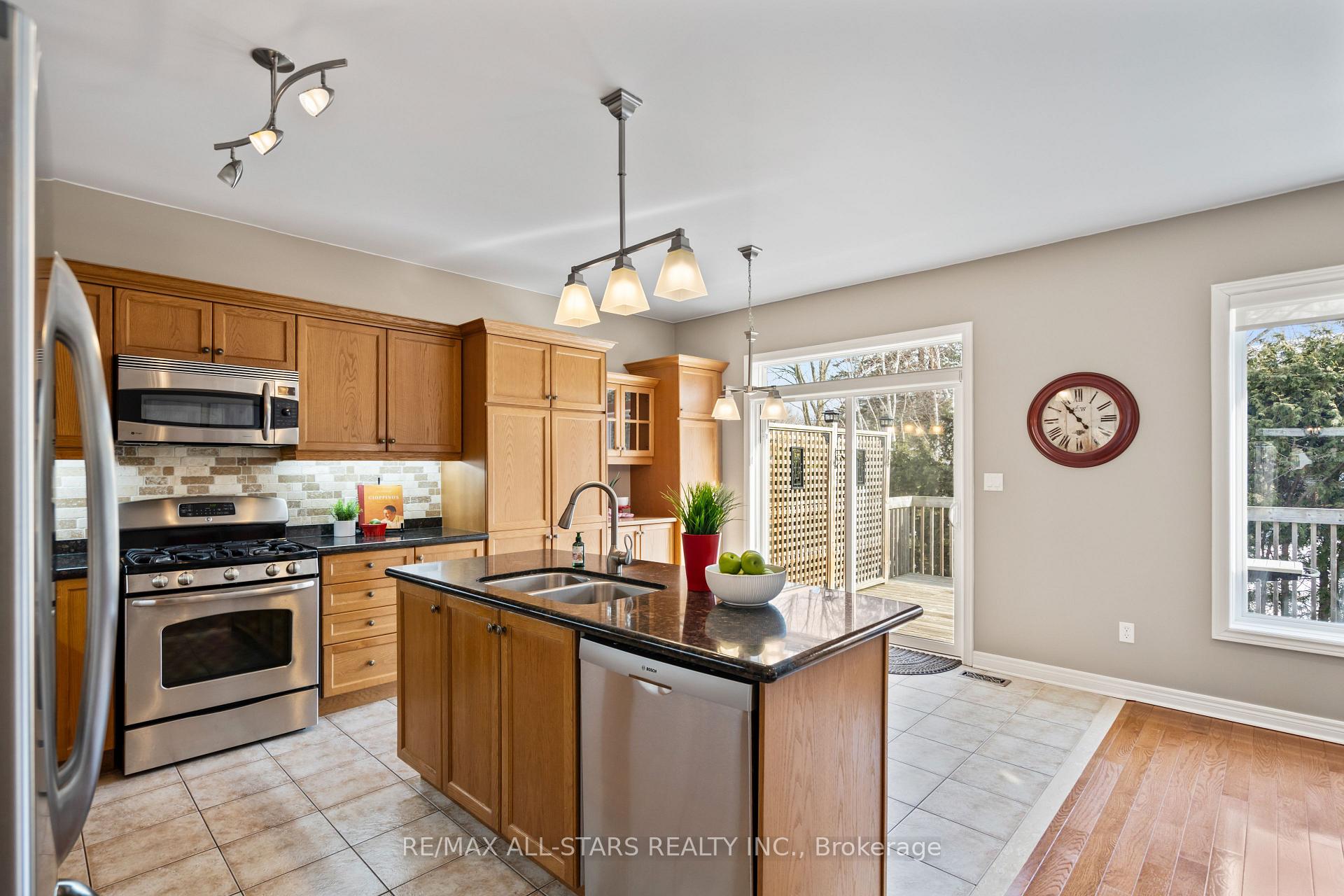 Photo 12 of 50 Oakside Drive, Uxbridge — HOMEH