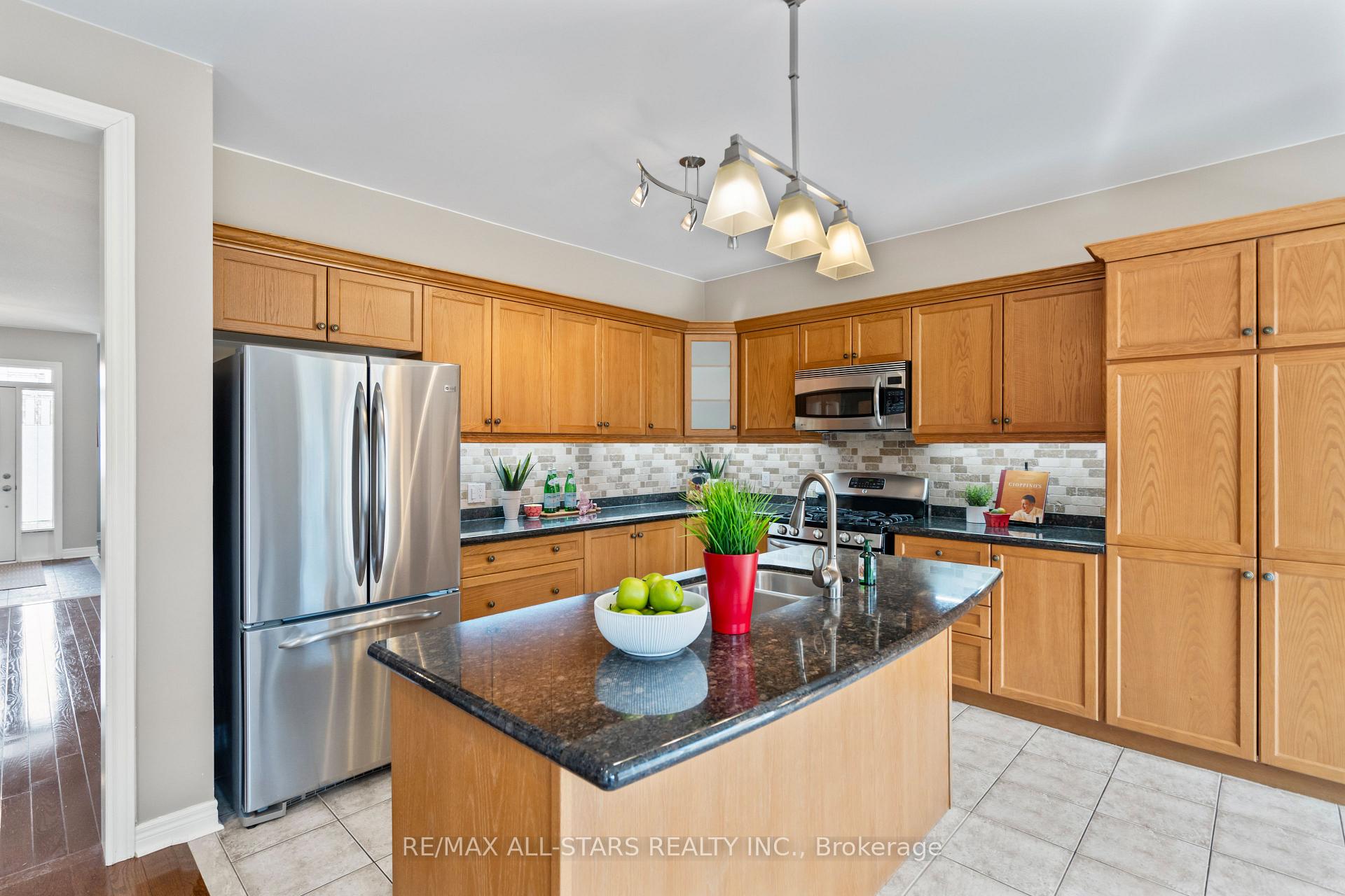 Photo 13 of 50 Oakside Drive, Uxbridge — HOMEH
