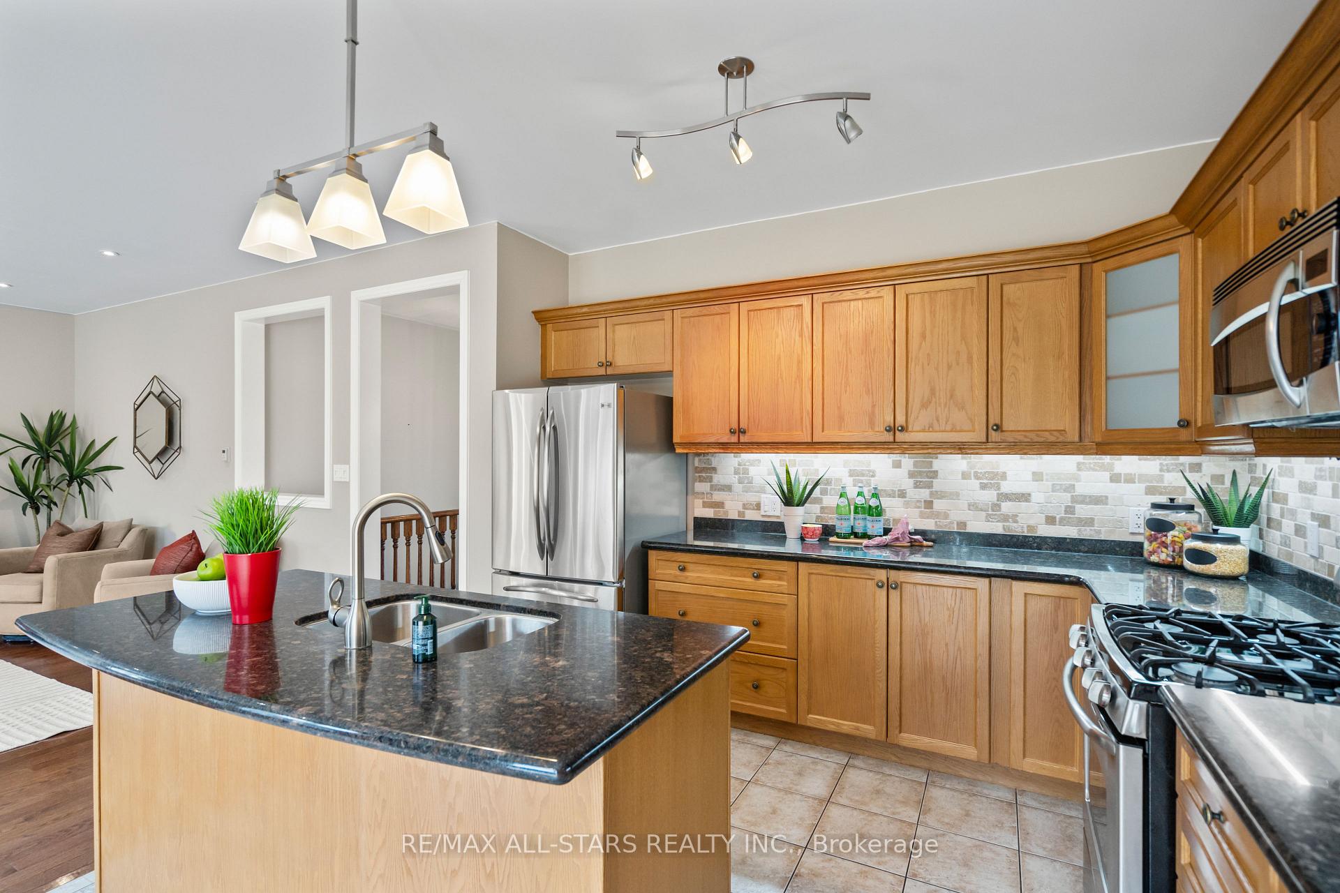 Photo 16 of 50 Oakside Drive, Uxbridge — HOMEH