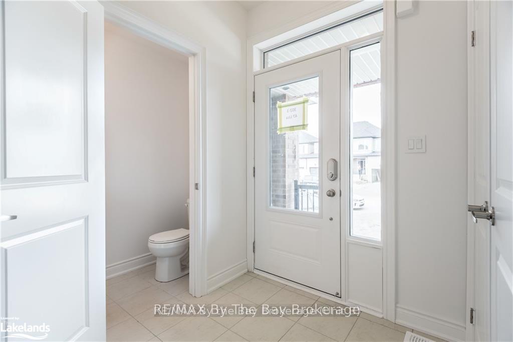 Photo 2 of 47 Lisa Street, Wasaga Beach — HOMEH