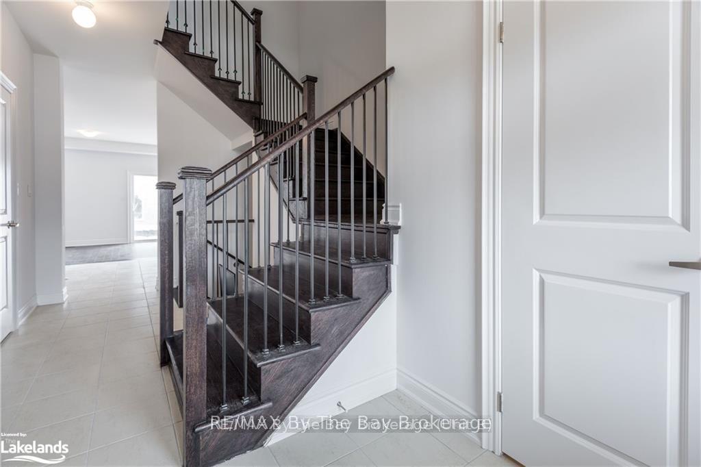 Photo 3 of 47 Lisa Street, Wasaga Beach — HOMEH