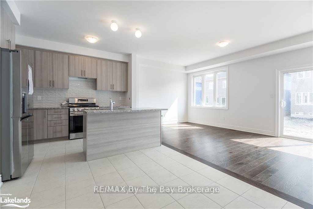 Photo 4 of 47 Lisa Street, Wasaga Beach — HOMEH