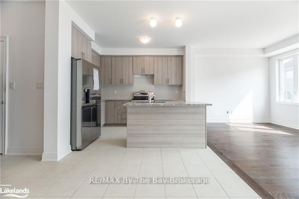 Photo 5 of 47 Lisa Street, Wasaga Beach — HOMEH
