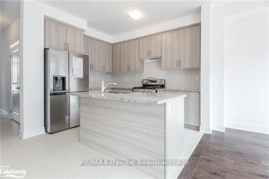 Photo 6 of 47 Lisa Street, Wasaga Beach — HOMEH