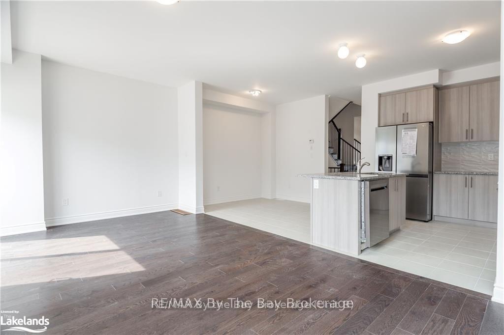 Photo 8 of 47 Lisa Street, Wasaga Beach — HOMEH