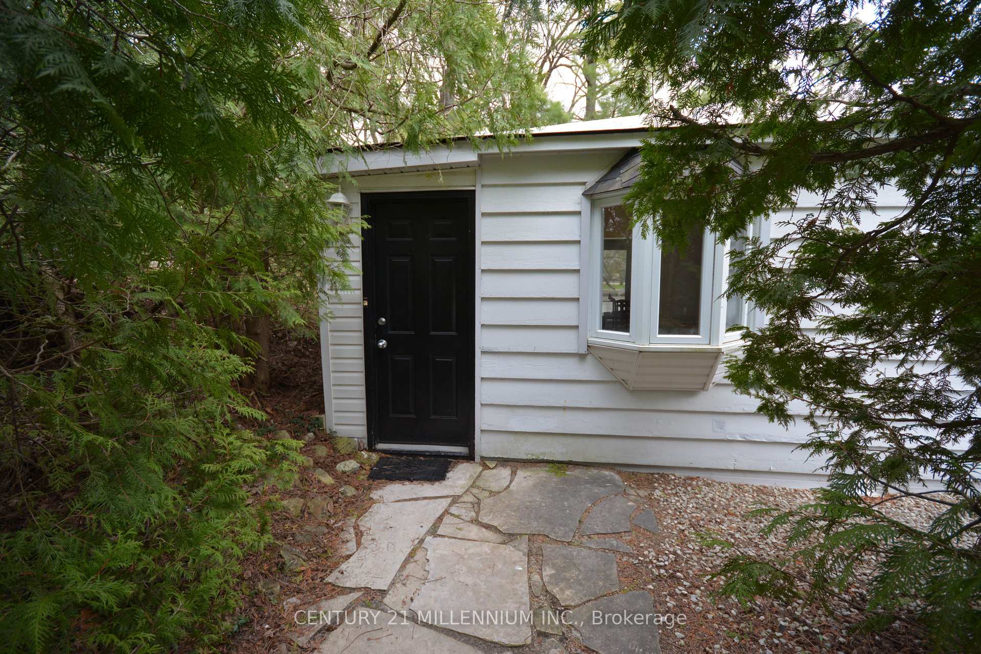 Photo 4 of 107 Old Mosley Street, Wasaga Beach — HOMEH