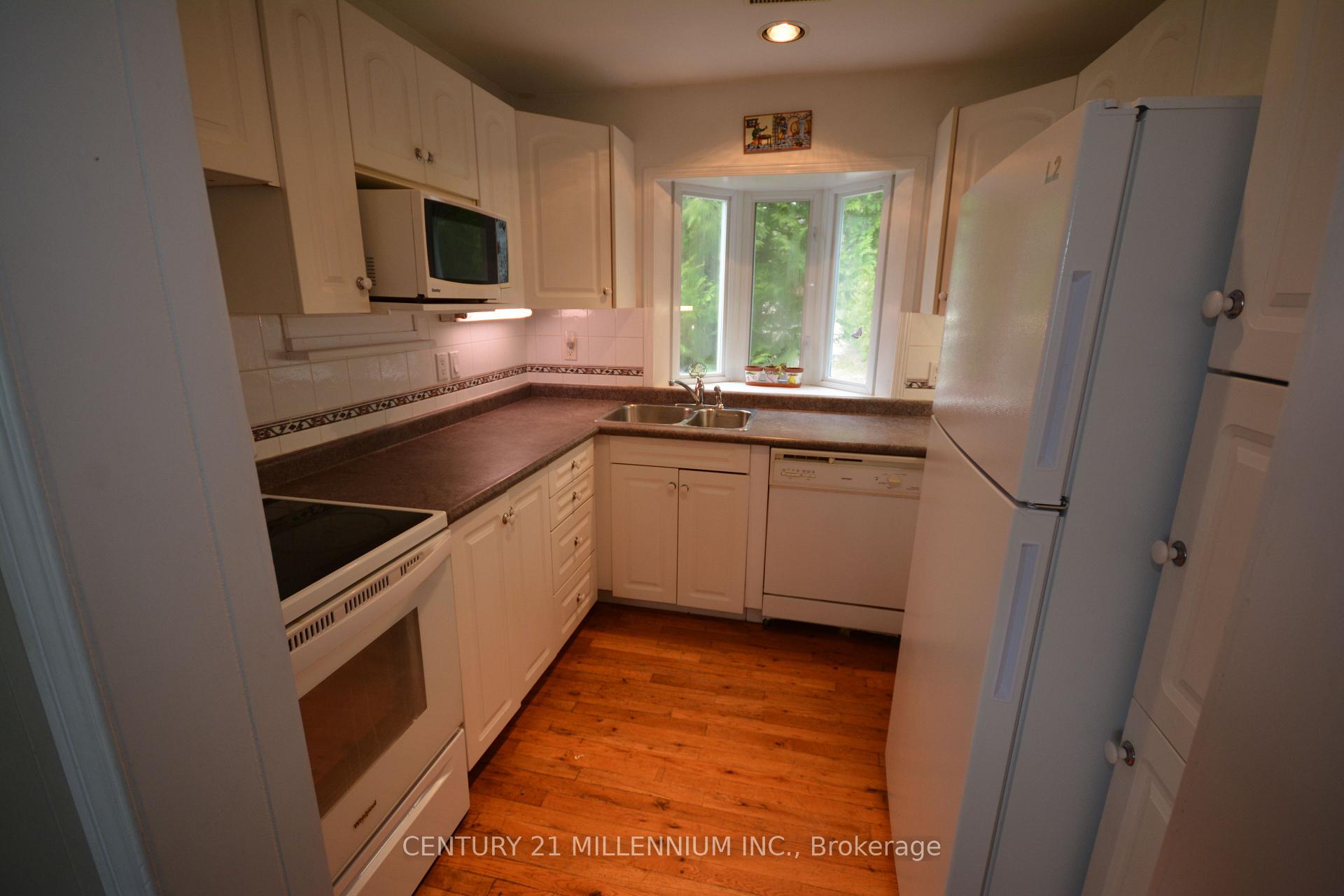 Photo 7 of 107 Old Mosley Street, Wasaga Beach — HOMEH