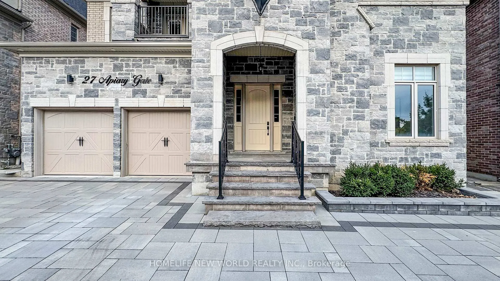 Photo 4 of 27 Apiary Gate, Vaughan, Maple — HOMEH
