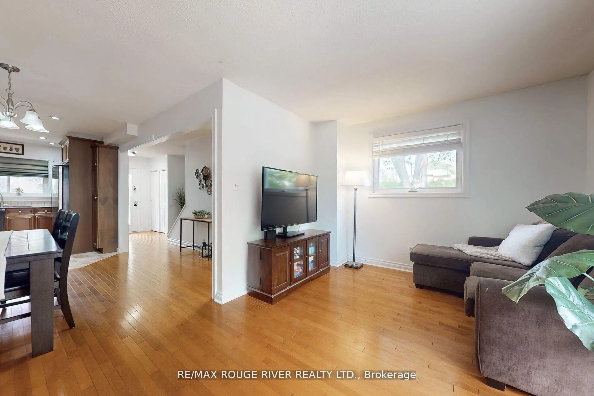 Photo 4 of 817 Finley Avenue, Ajax, South West — HOMEH