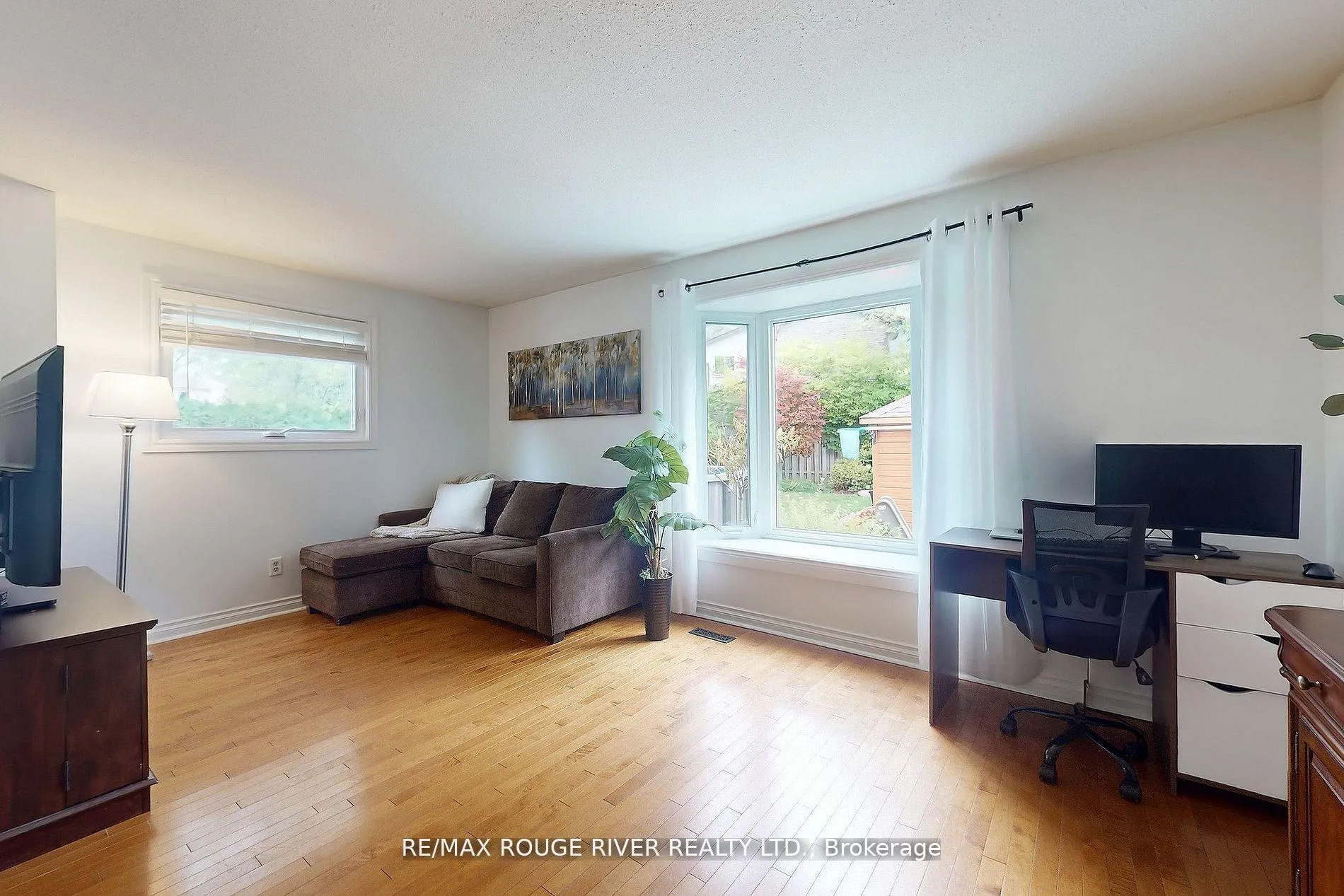 Photo 5 of 817 Finley Avenue, Ajax, South West — HOMEH