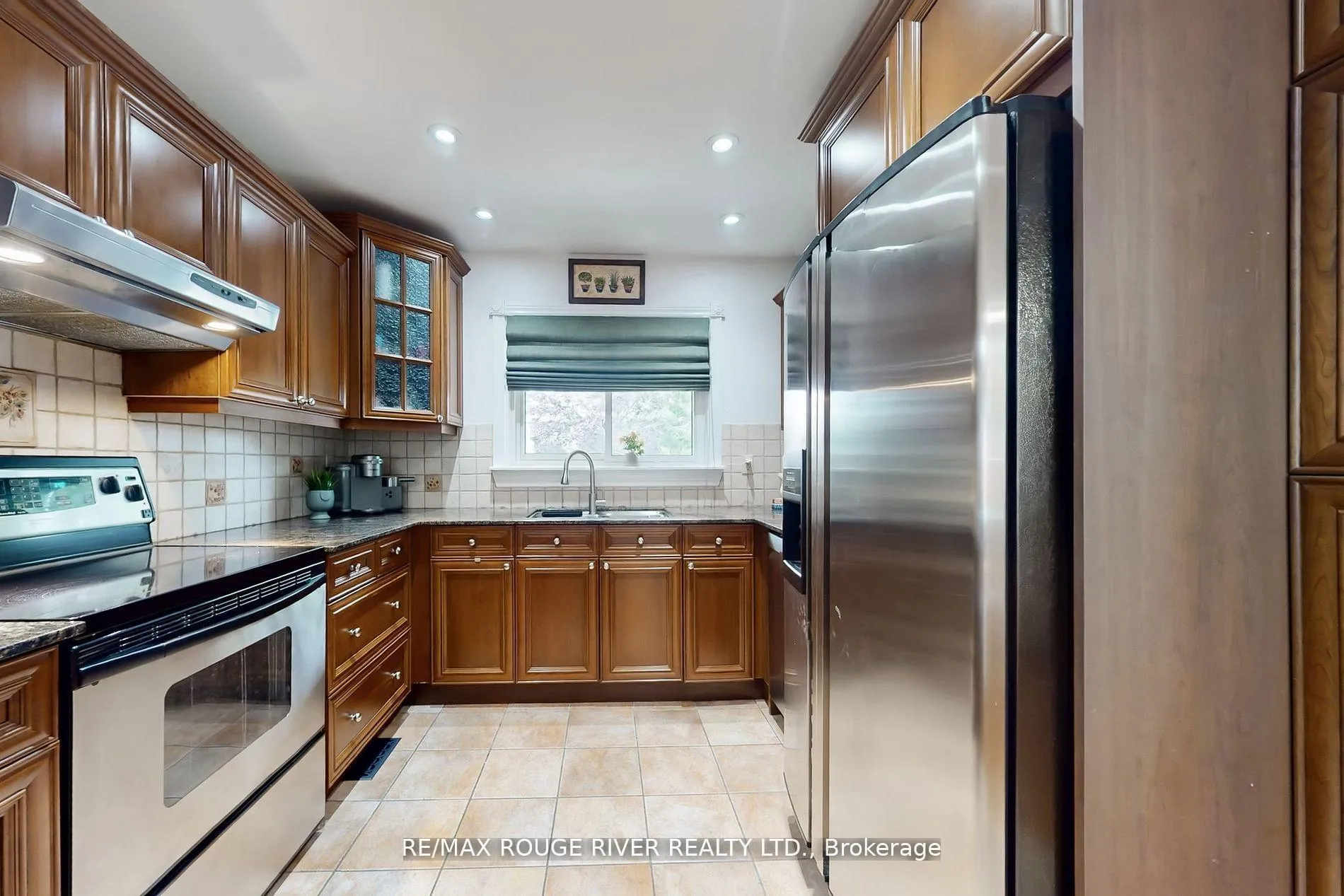 Photo 8 of 817 Finley Avenue, Ajax, South West — HOMEH