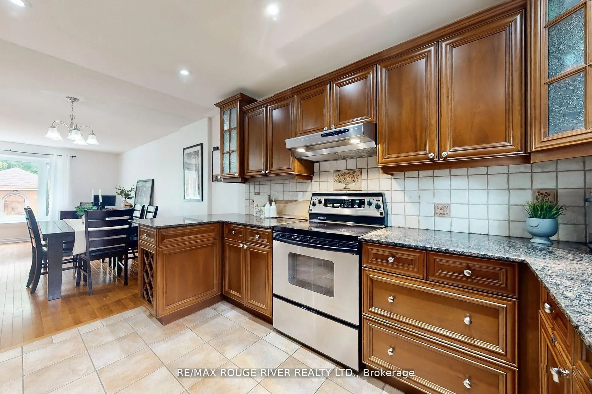 Photo 10 of 817 Finley Avenue, Ajax, South West — HOMEH