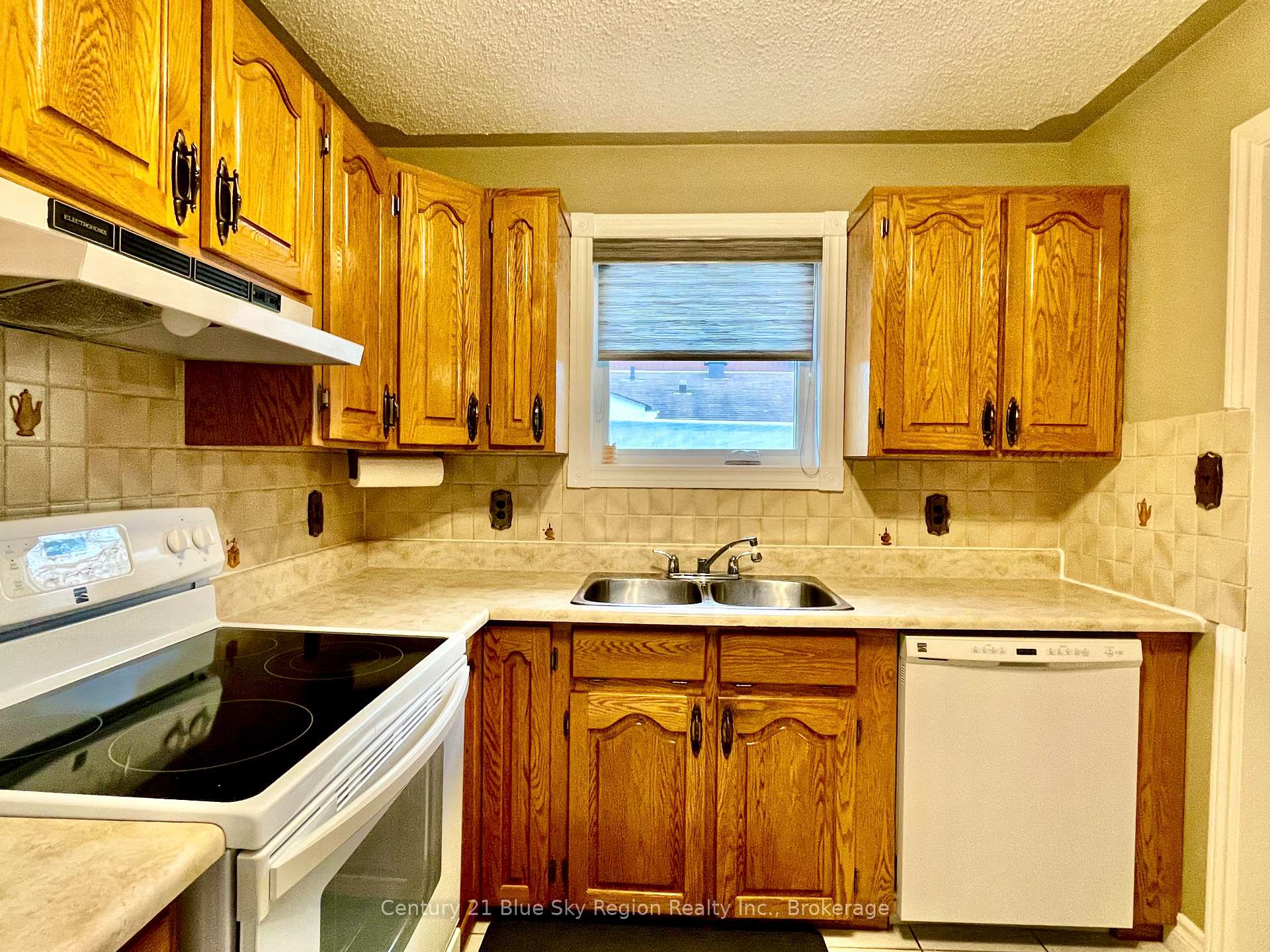Photo 8 of 405 Mageau Street, West Nipissing, Sturgeon Falls — HOMEH