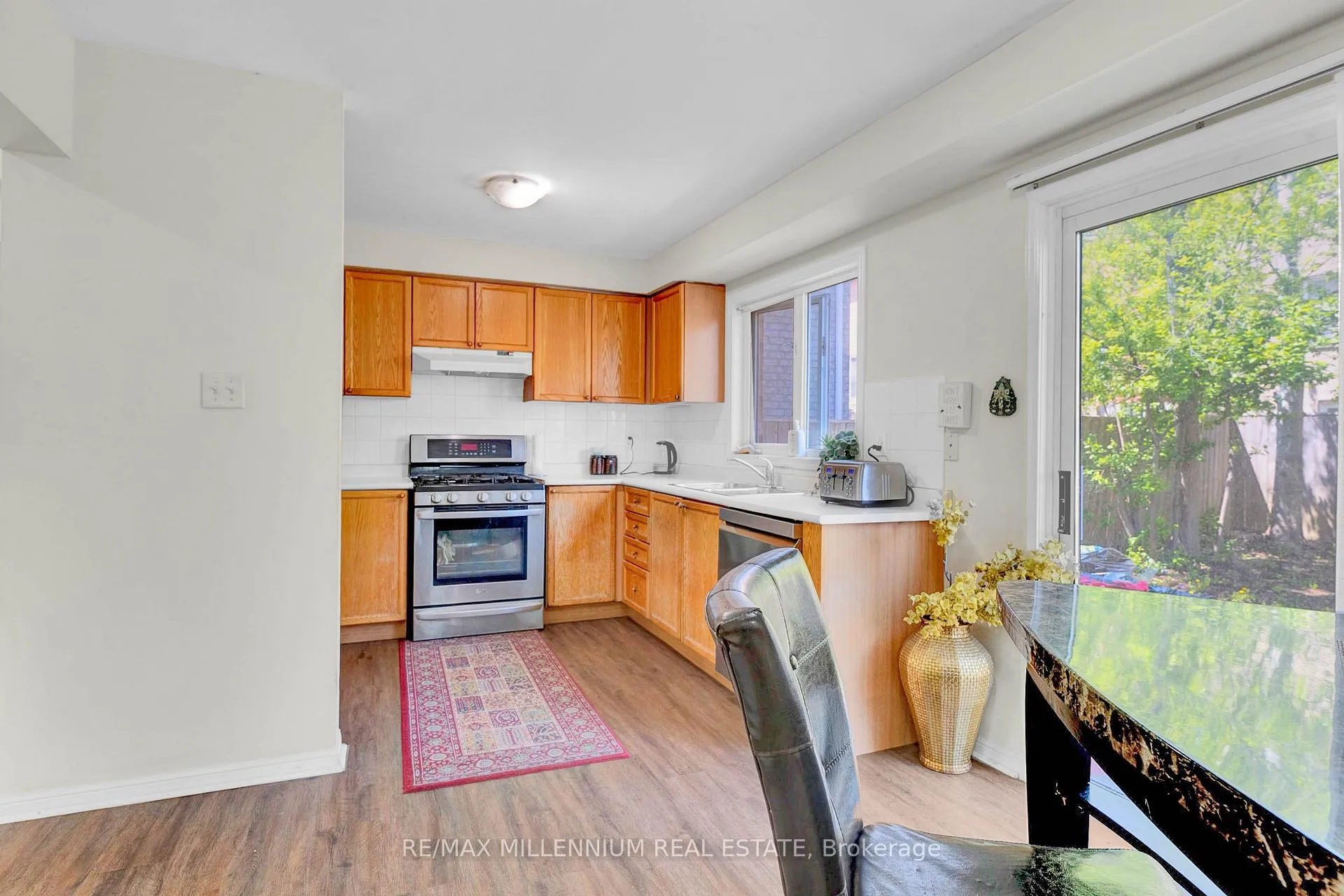 Photo 8 of 10 Mainland Crescent E, Vaughan, Vellore Village — HOMEH