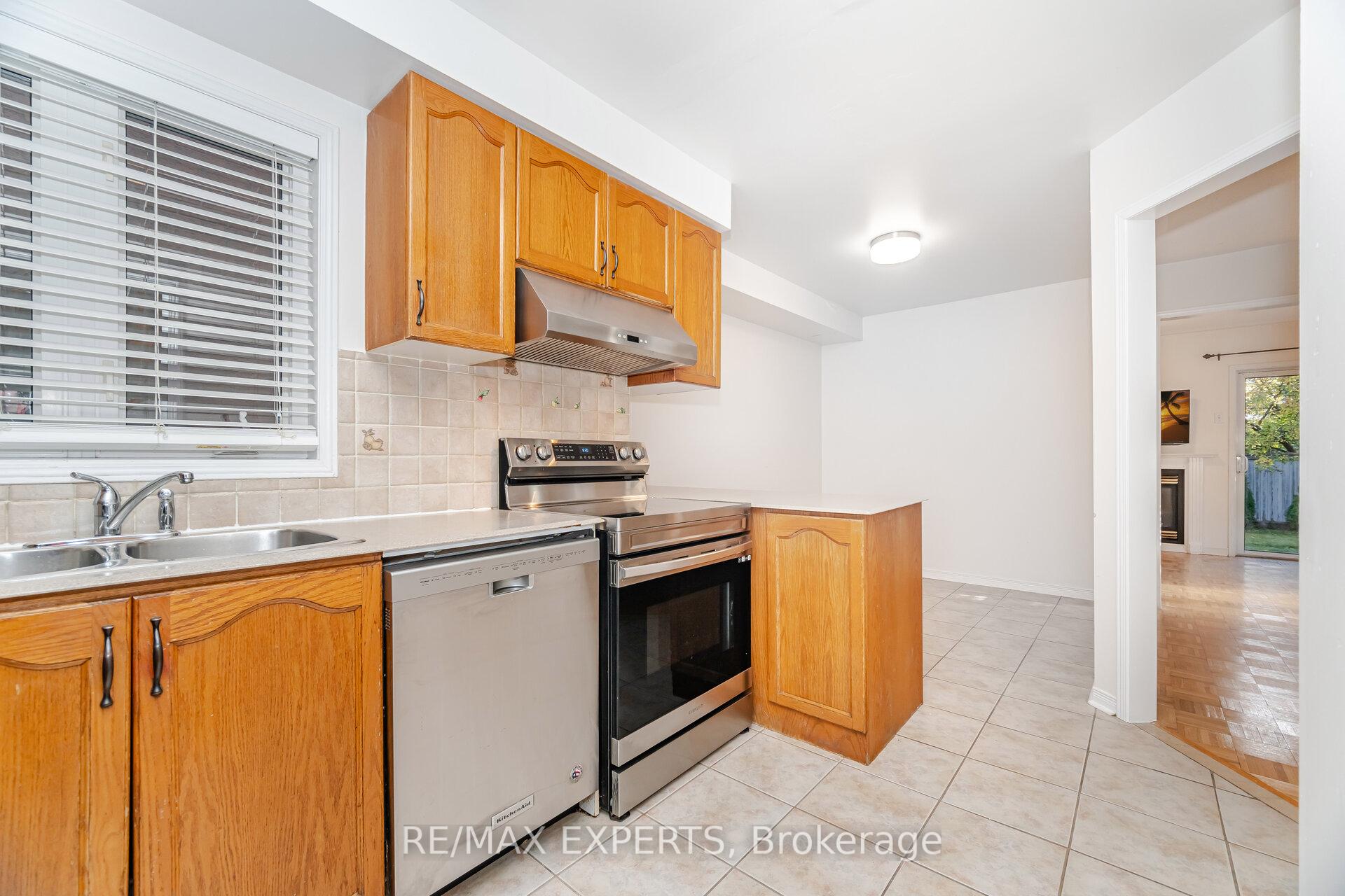 Photo 10 of 9 Marathon Avenue, Vaughan, Patterson — HOMEH
