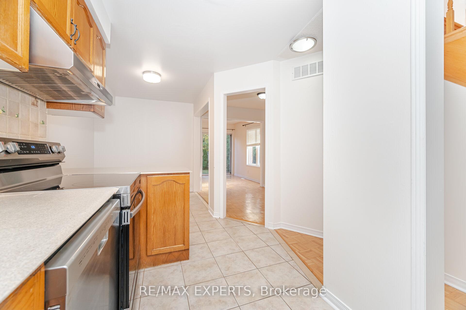 Photo 11 of 9 Marathon Avenue, Vaughan, Patterson — HOMEH