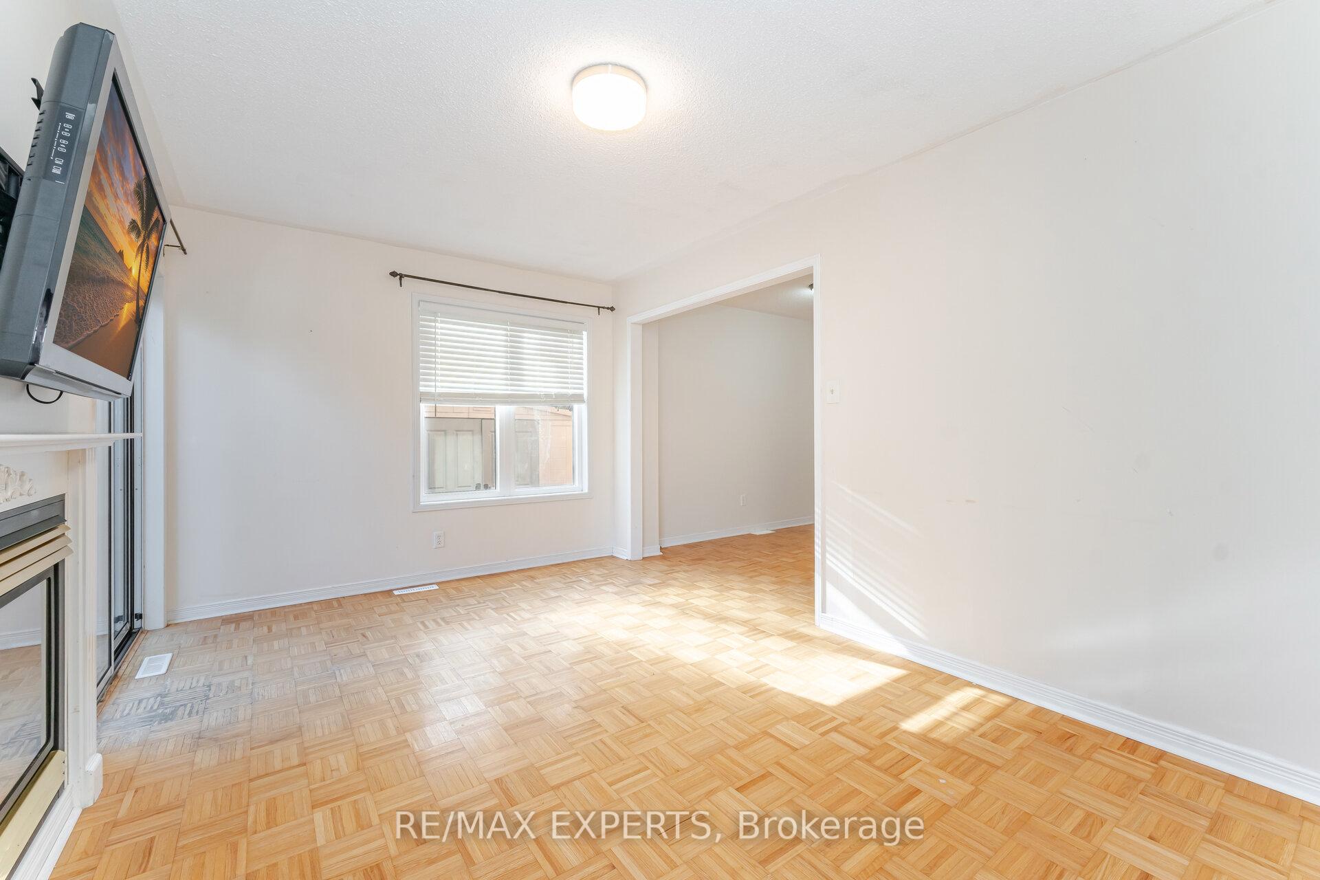 Photo 18 of 9 Marathon Avenue, Vaughan, Patterson — HOMEH