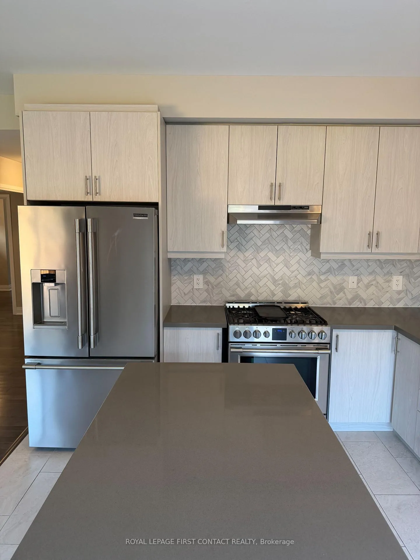 Photo 3 of Unit Upper, 25 Paddington Grove, Barrie, Rural Barrie Southwest — HOMEH