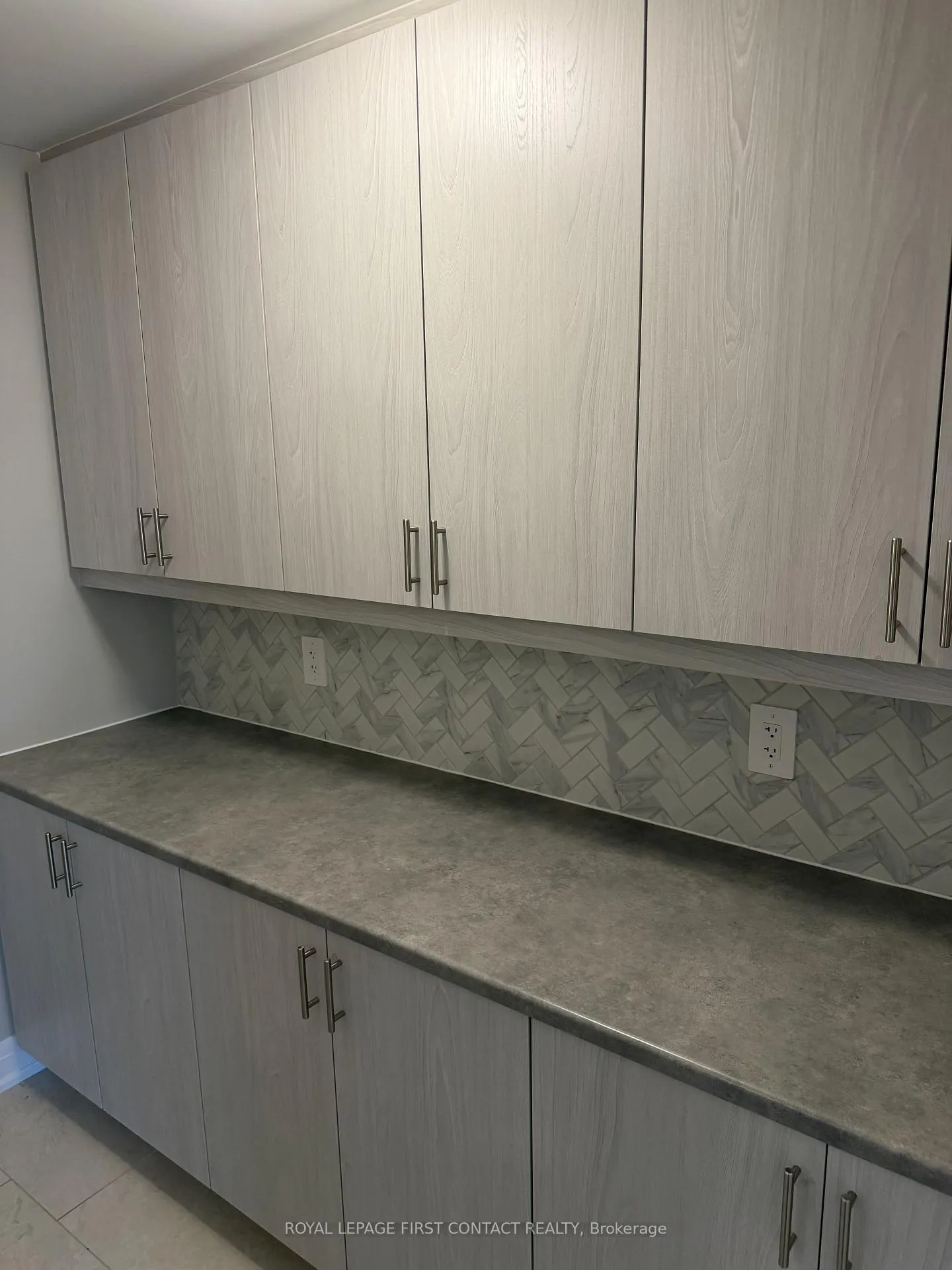 Photo 5 of Unit Upper, 25 Paddington Grove, Barrie, Rural Barrie Southwest — HOMEH