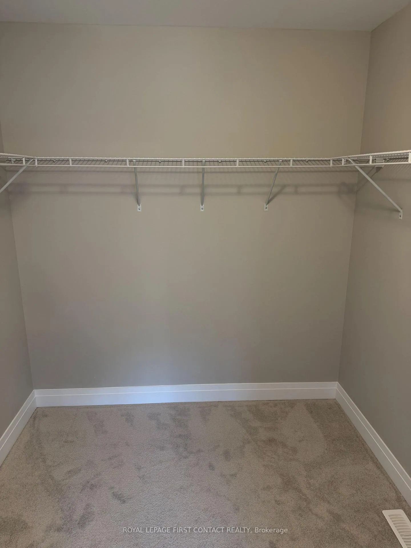 Photo 10 of Unit Upper, 25 Paddington Grove, Barrie, Rural Barrie Southwest — HOMEH