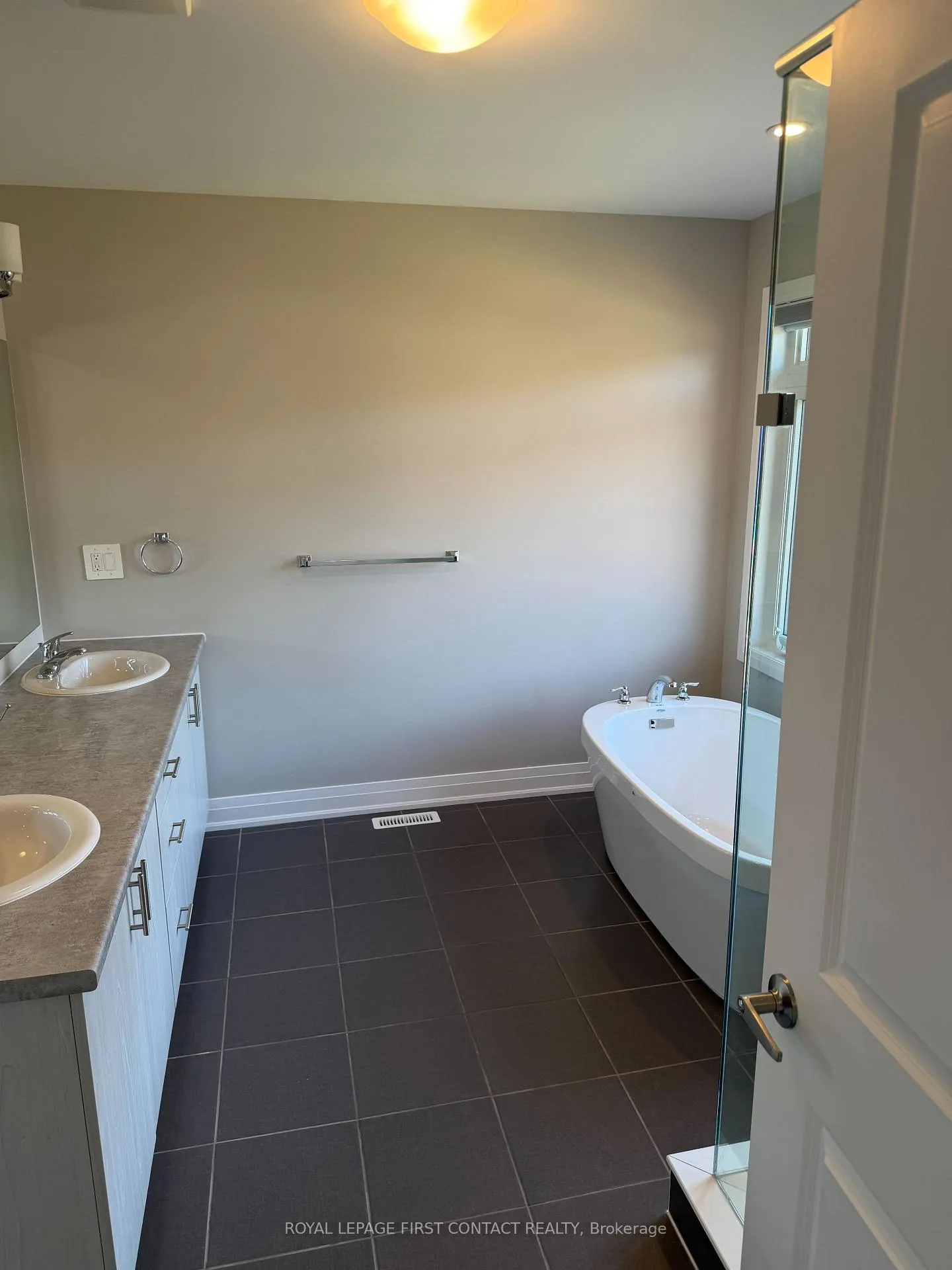 Photo 11 of Unit Upper, 25 Paddington Grove, Barrie, Rural Barrie Southwest — HOMEH