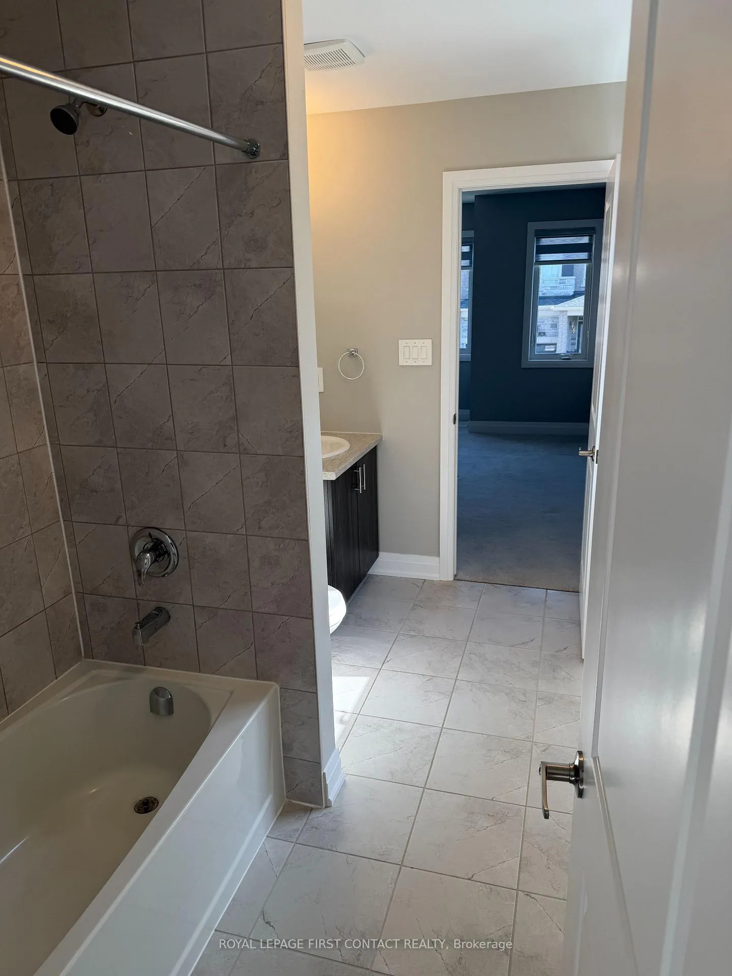 Photo 18 of Unit Upper, 25 Paddington Grove, Barrie, Rural Barrie Southwest — HOMEH
